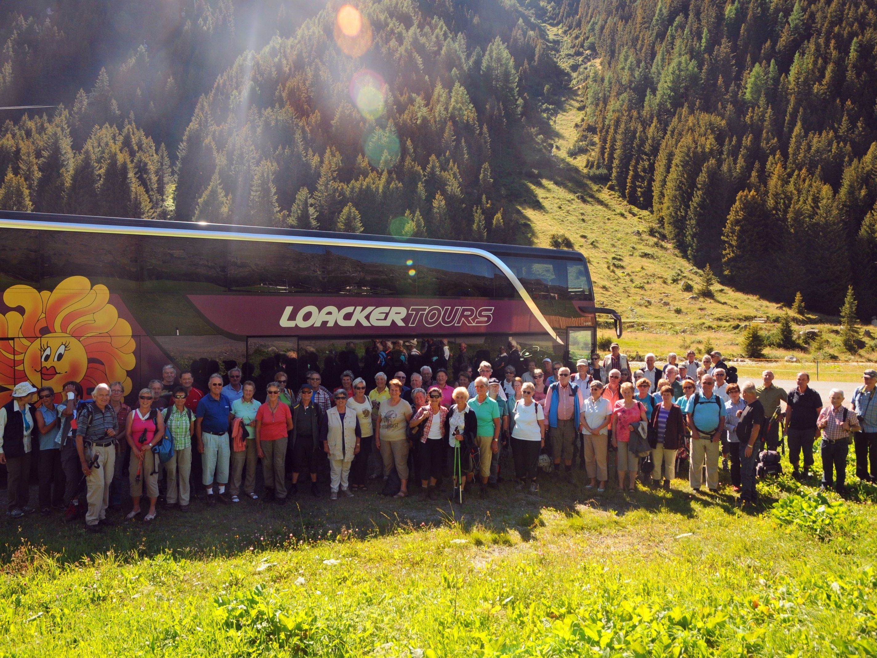 Obmann Elmar Kolb bedankt sich für die Pünktlichkeit und Kameradschaft Obmann Elmar Kolb bedankt sich für die Pünktlichkeit und Kameradschaft