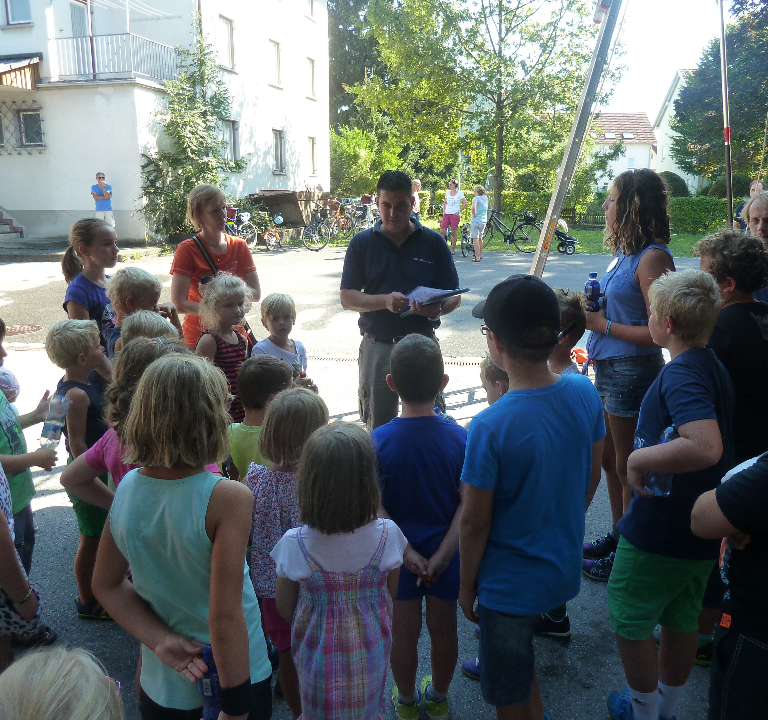 Kindersommer zu Gast bei der Feuerwehr Kindersommer zu Gast bei der Feuerwehr
