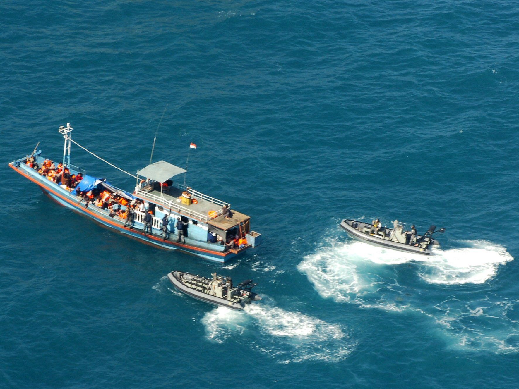 Premier Abbott hat mit radikalem Kurs ernst gemacht. Premier Abbott hat mit radikalem Kurs ernst gemacht.