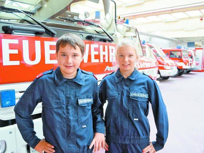 Jan (12) und Linda (13) werden in wenigen Jahren von der Feuerwehrjugend in den Aktivstand wechseln.