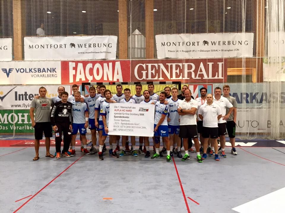 Spenden für den guten Zweck: Die HLA-Mannschaft macht es vor. Spenden für den guten Zweck: Die HLA-Mannschaft macht es vor.