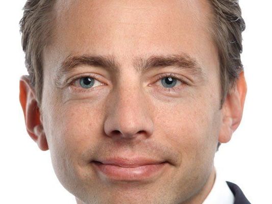 Als Mitglied im Vorstand - Verantwortlich für die Stoffsparte. Als Mitglied im Vorstand - Verantwortlich für die Stoffsparte.