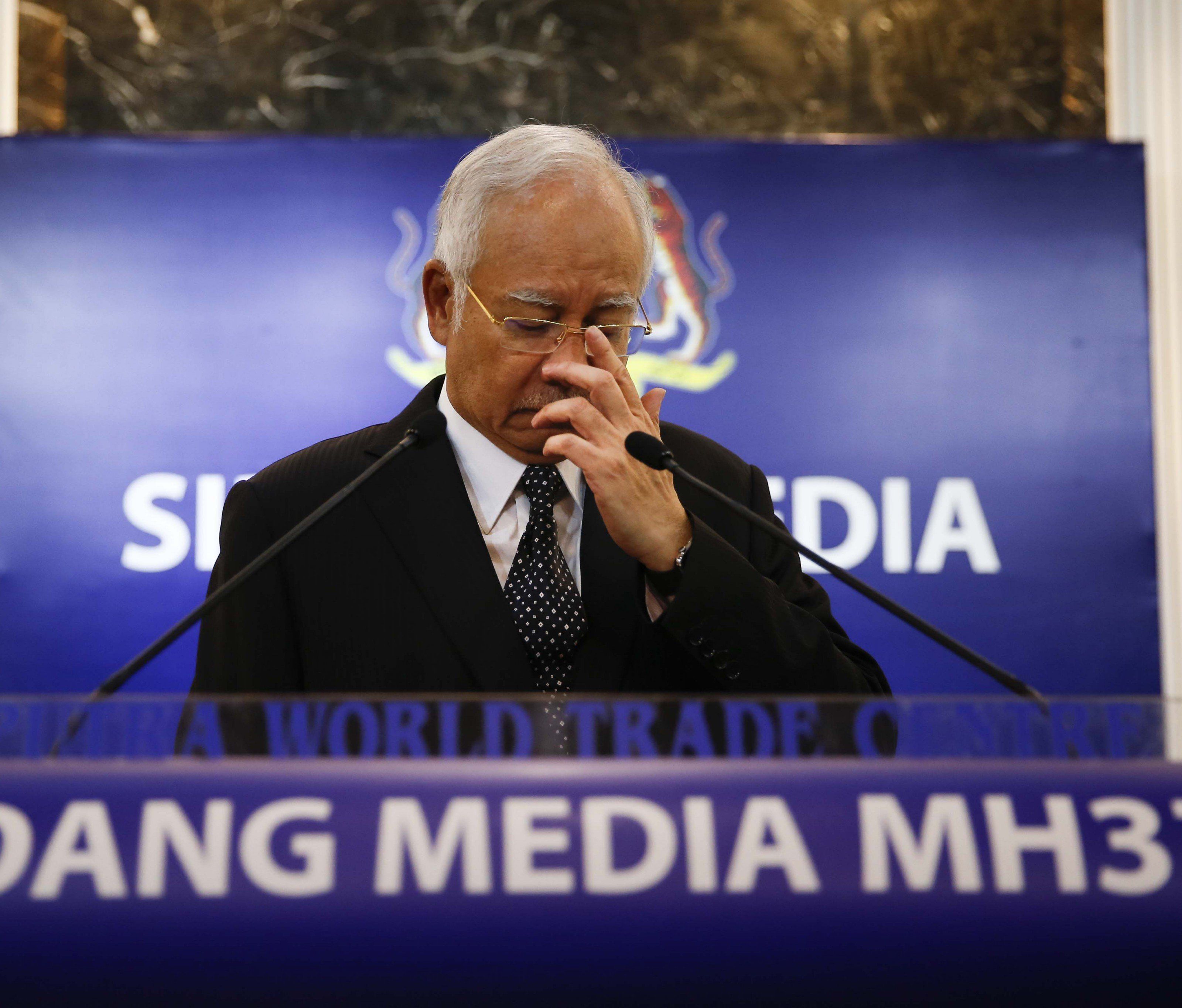 Malaysiens Ministerpräsident Razak verkündet nach 515 Tagen, dass das Wrackteil vom vermissten Flug MH370 stammt. Malaysiens Ministerpräsident Razak verkündet nach 515 Tagen, dass das Wrackteil vom vermissten Flug MH370 stammt.