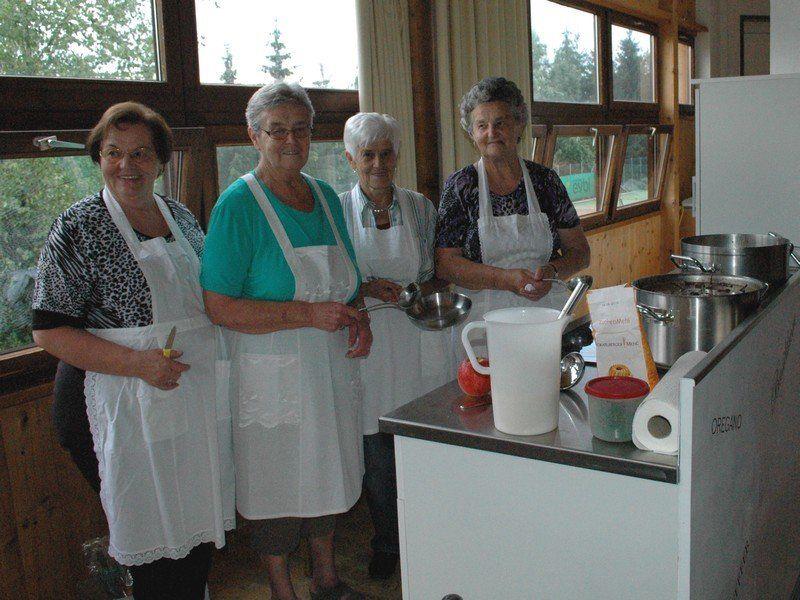 Rosa, Anna, Hedwig und Hilda - Köchinnen aus Leidenschaft bei Doren genießt.