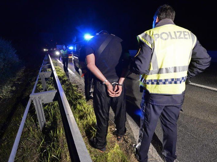 Immer mehr Schlepper werden in Österreich abgefangen. Immer mehr Schlepper werden in Österreich abgefangen.