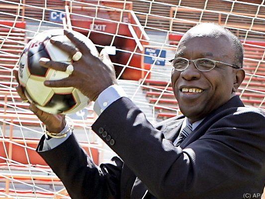 Jack Warner lebenslang für alle Funktionen im Fußball gesperrt Jack Warner lebenslang für alle Funktionen im Fußball gesperrt