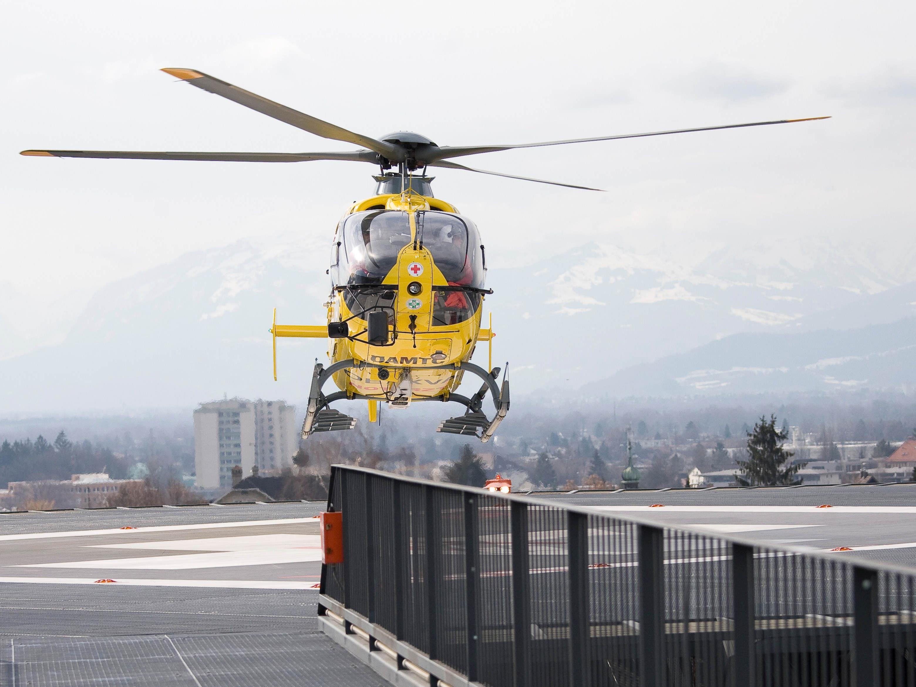 15-Jähriger mit schweren Verletzungen ins Landeskrankenhaus Feldkirch geflogen