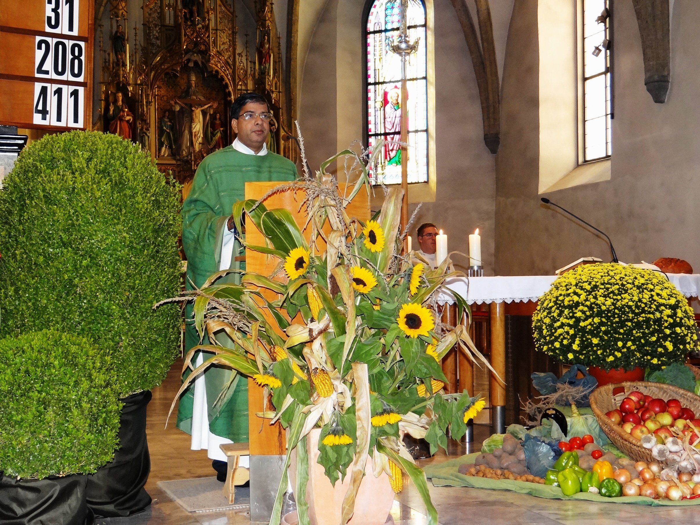 Pfarrgemeinde dankt für reiche Ernte Pfarrgemeinde dankt für reiche Ernte