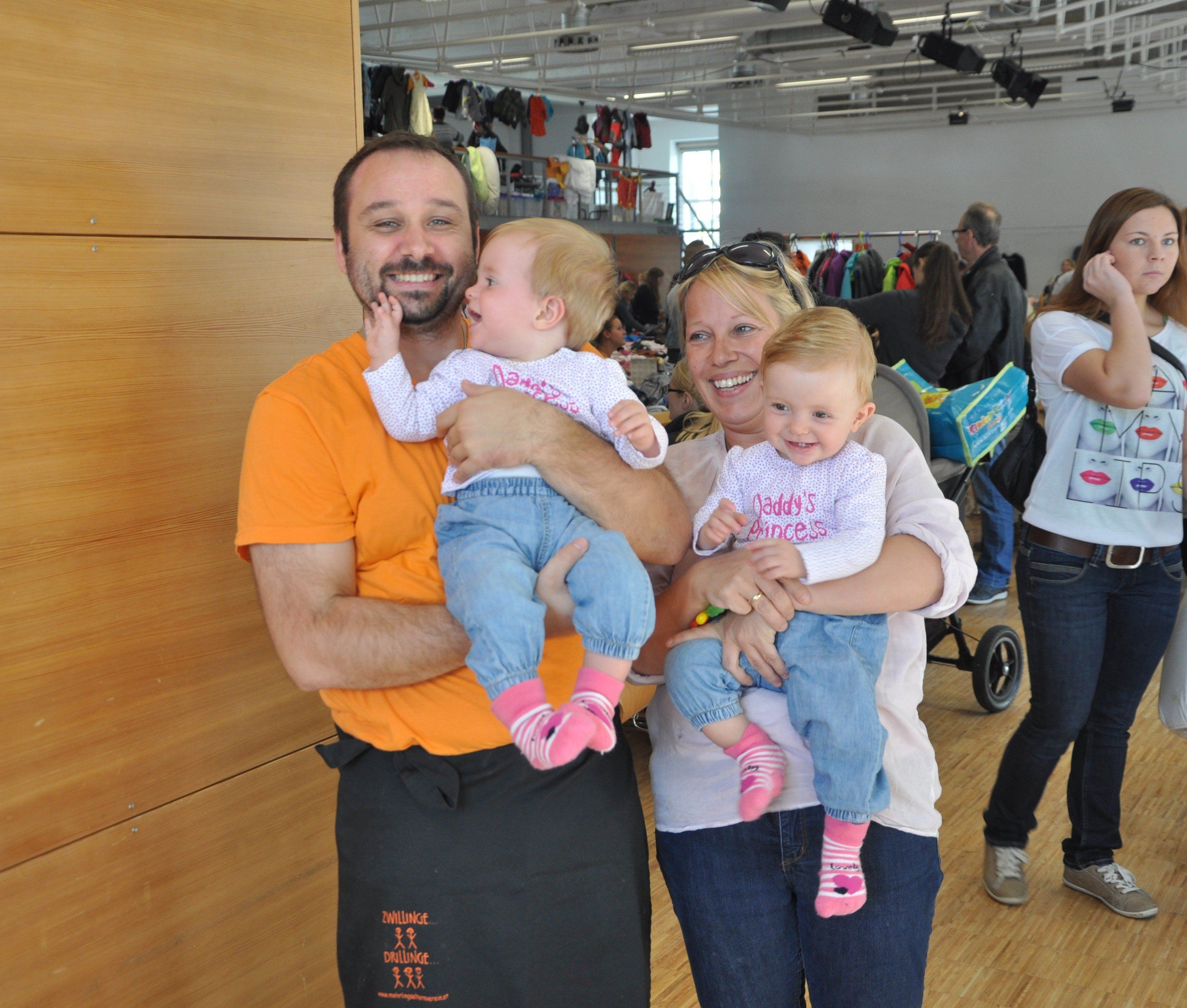 Viele Besucher bei der Kleiderbörse des Mehrlingselternvereiens im Rankweiler Vereinshaus. Viele Besucher bei der Kleiderbörse des Mehrlingselternvereiens im Rankweiler Vereinshaus.