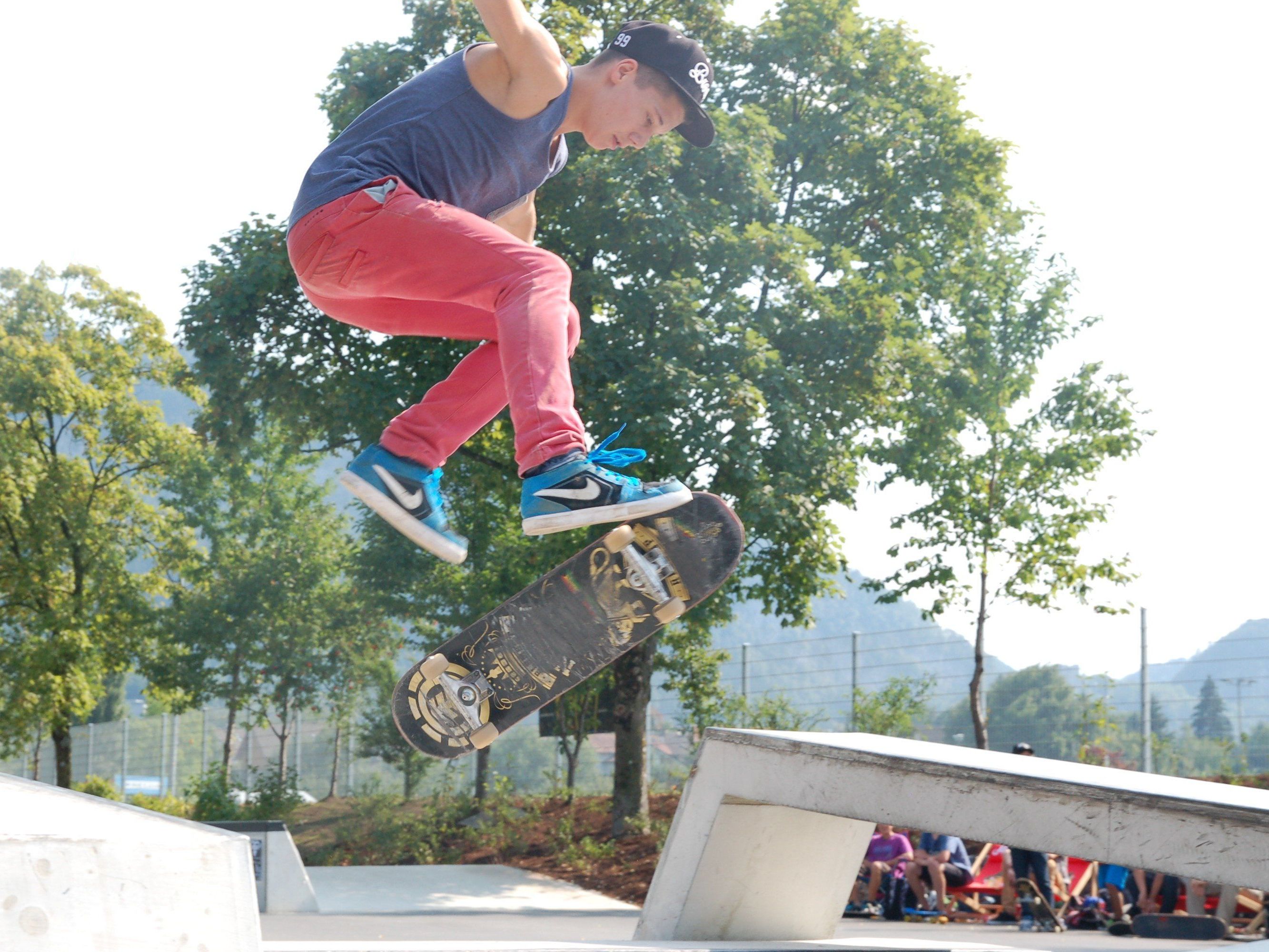 Showdrivers, DJ, Feuerspucker und viele Infos erwartet die Jugendlichen beim Mösle Event Showdrivers, DJ, Feuerspucker und viele Infos erwartet die Jugendlichen beim Mösle Event