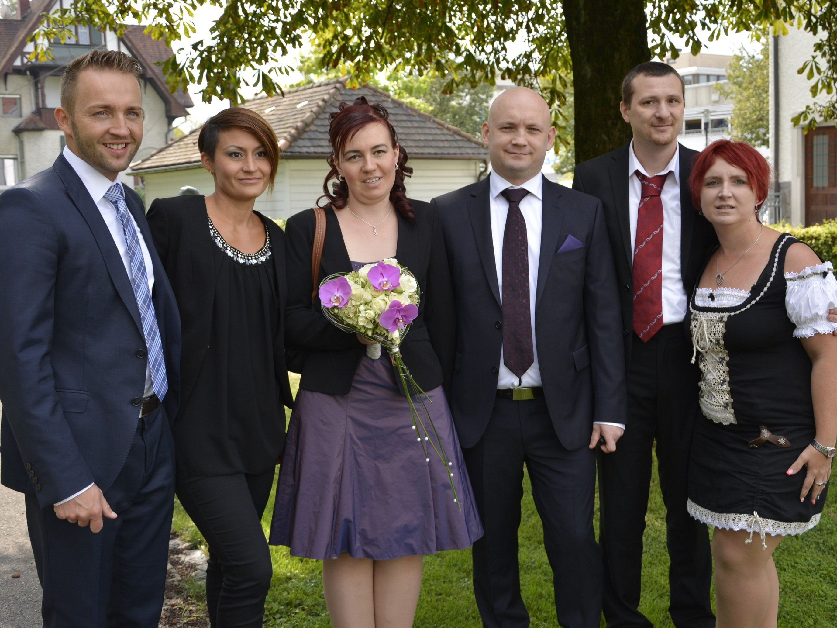 Das Brautpaar mit den Trauzeugen bei der standesamtlichen Trauung im Rathaus Lustenau. Das Brautpaar mit den Trauzeugen bei der standesamtlichen Trauung im Rathaus Lustenau.