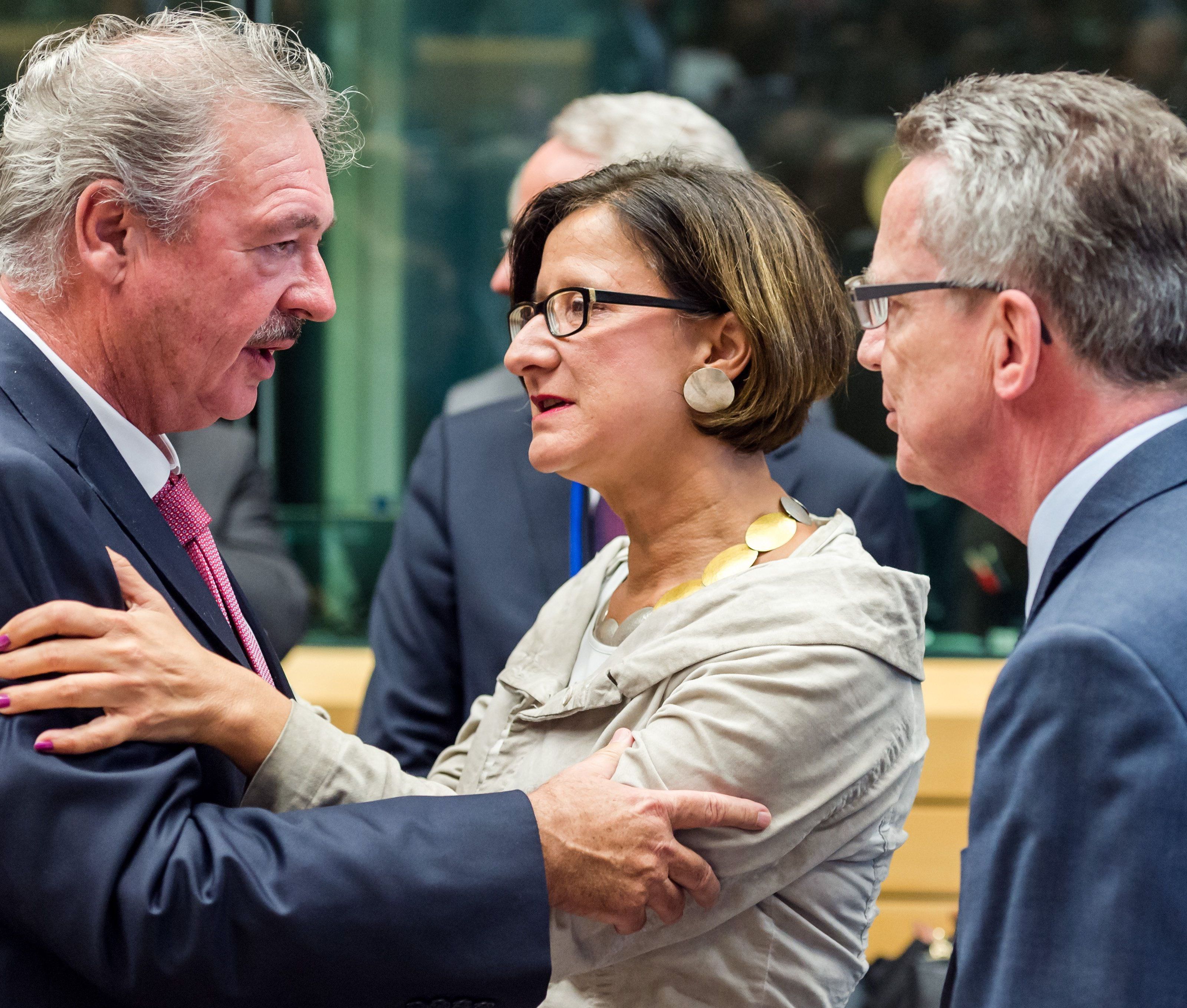 Vier Länder stimmten gegen den Beschluss. Vier Länder stimmten gegen den Beschluss.