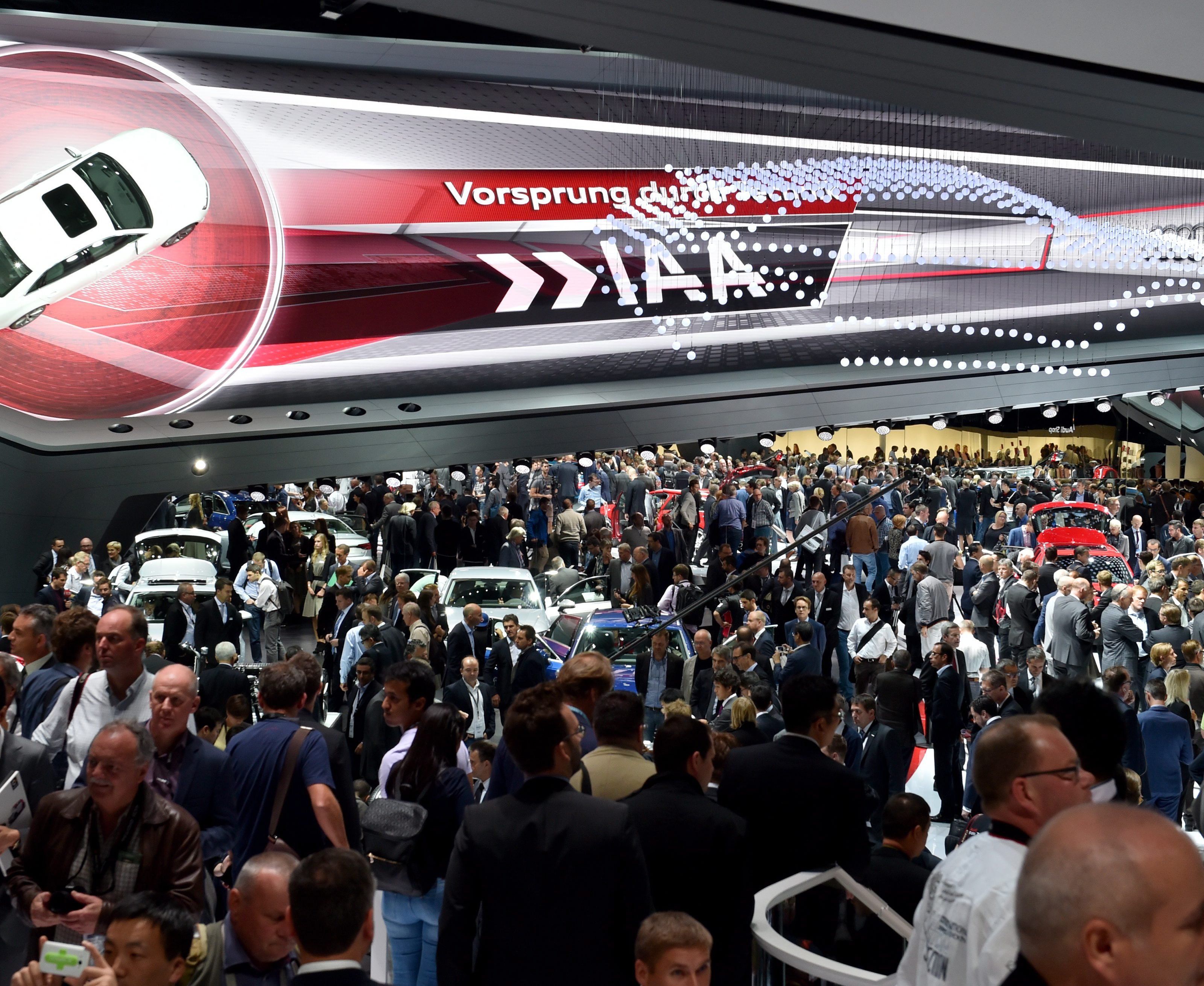 Eigenen Stand, oder gar eigenes Auto zeigt Google auf der IAA 2015 nicht. Eigenen Stand, oder gar eigenes Auto zeigt Google auf der IAA 2015 nicht.