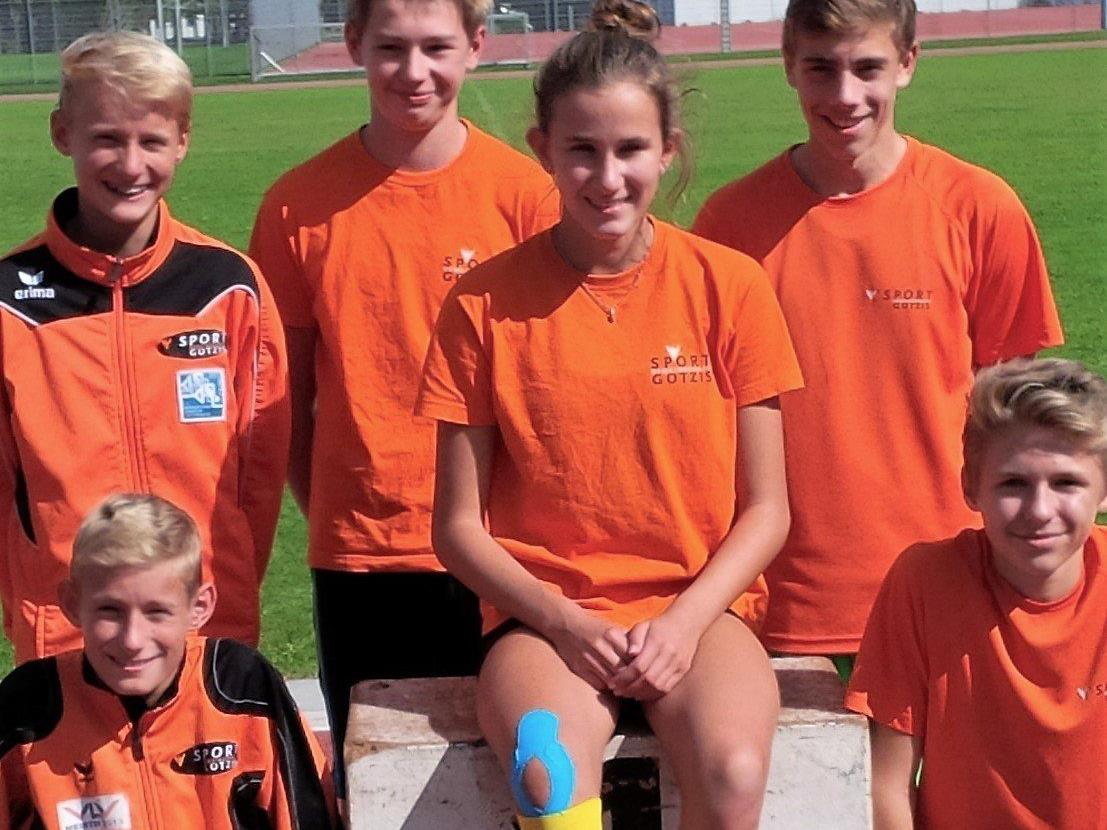 Melina Sonderegger und Clemens Fröhlich (rechts hinten) wurden IBL-Meister. Stark auch ihre Teamkollegen Nilas und Clemens Voss sowie Luca Ritter