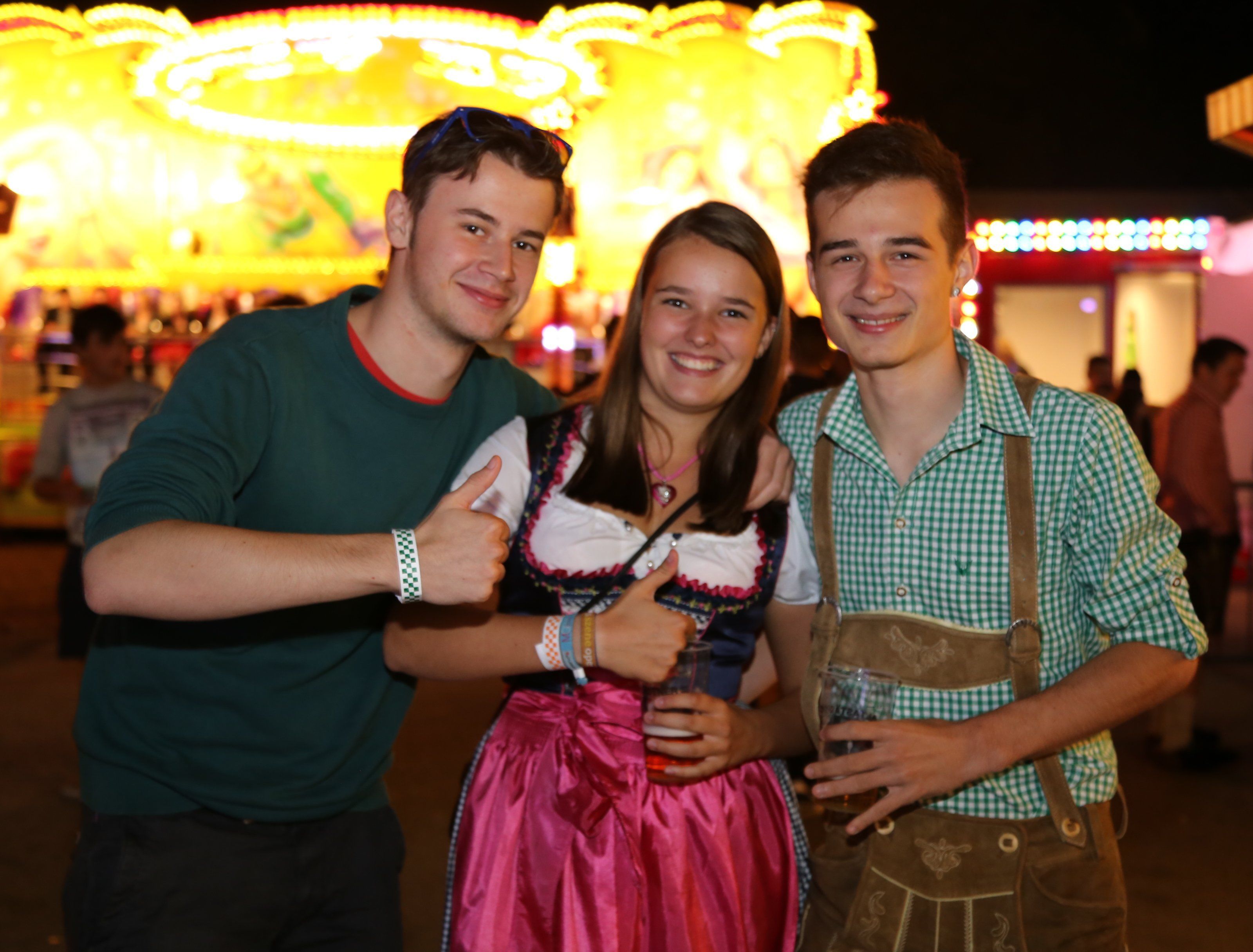 In der Tracht fanden sich die Besucher am Samstagabend ein.