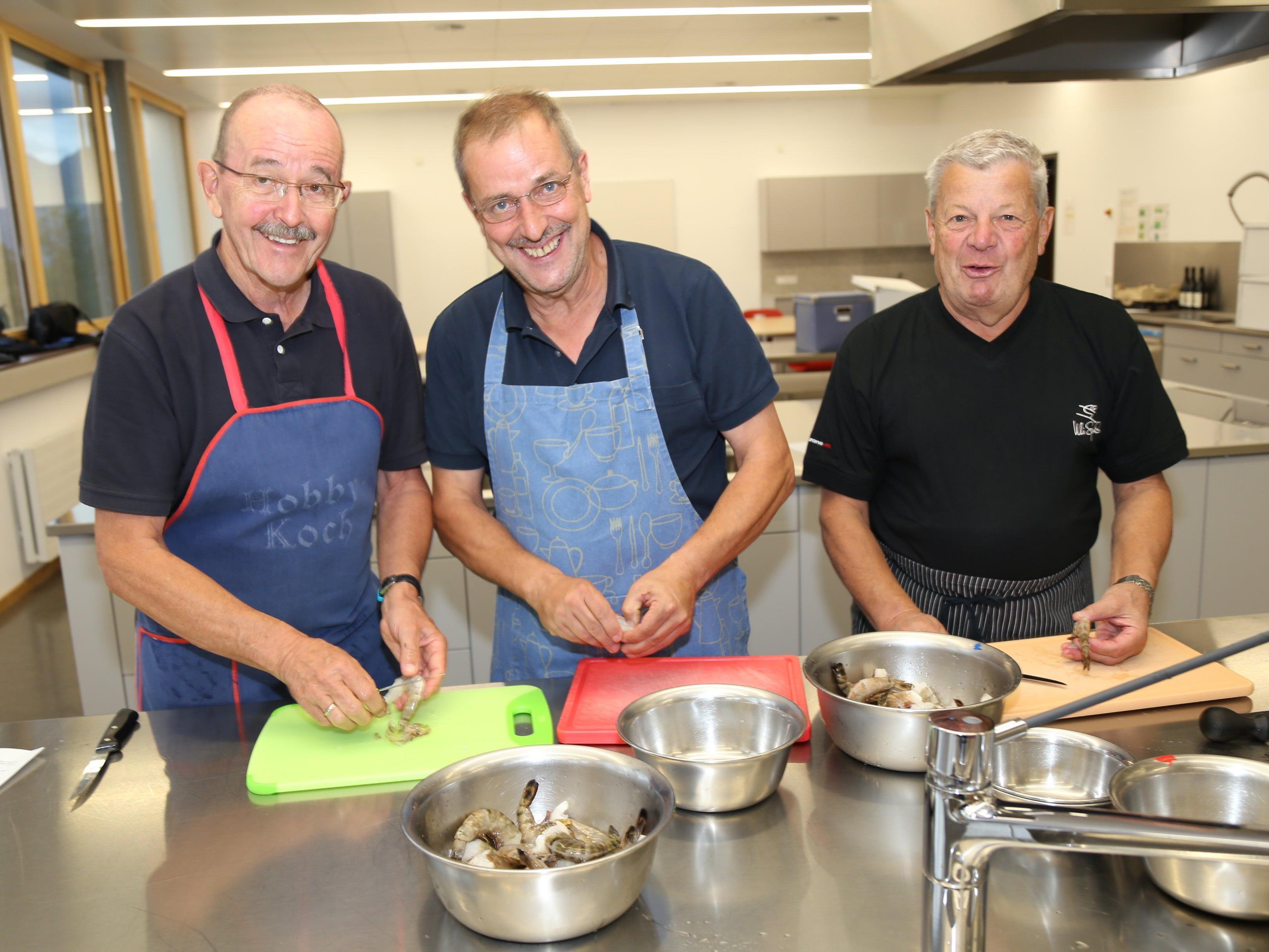 Friedemann, Hans und Helmut sind begeistert vom Kochkurs.