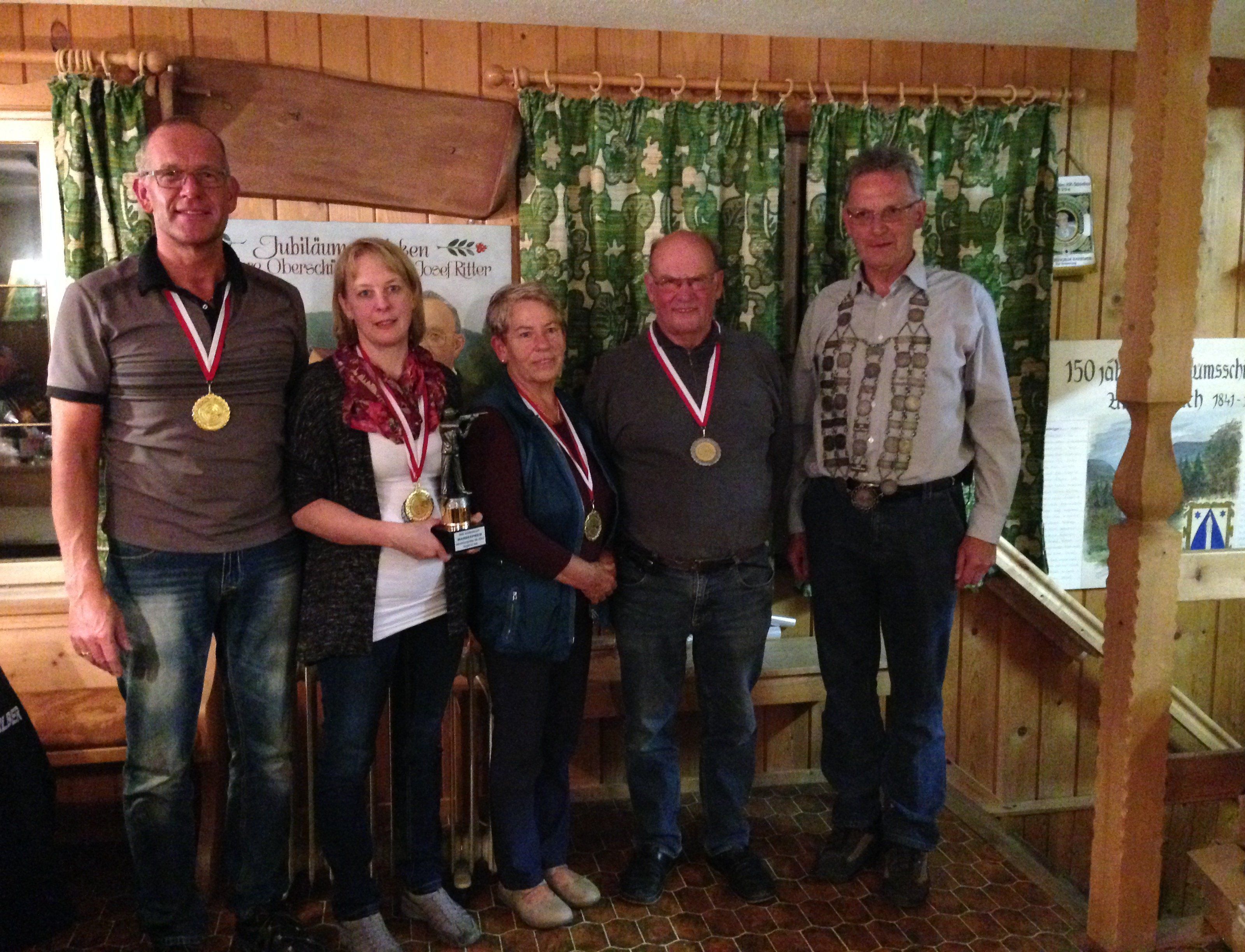 Im Bild v.l.n.r. Walter Egender, Waltraud Metzler, Roswitha Feuerstein, Josef Kohler und Hermann Metzler Im Bild v.l.n.r. Walter Egender, Waltraud Metzler, Roswitha Feuerstein, Josef Kohler und Hermann Metzler