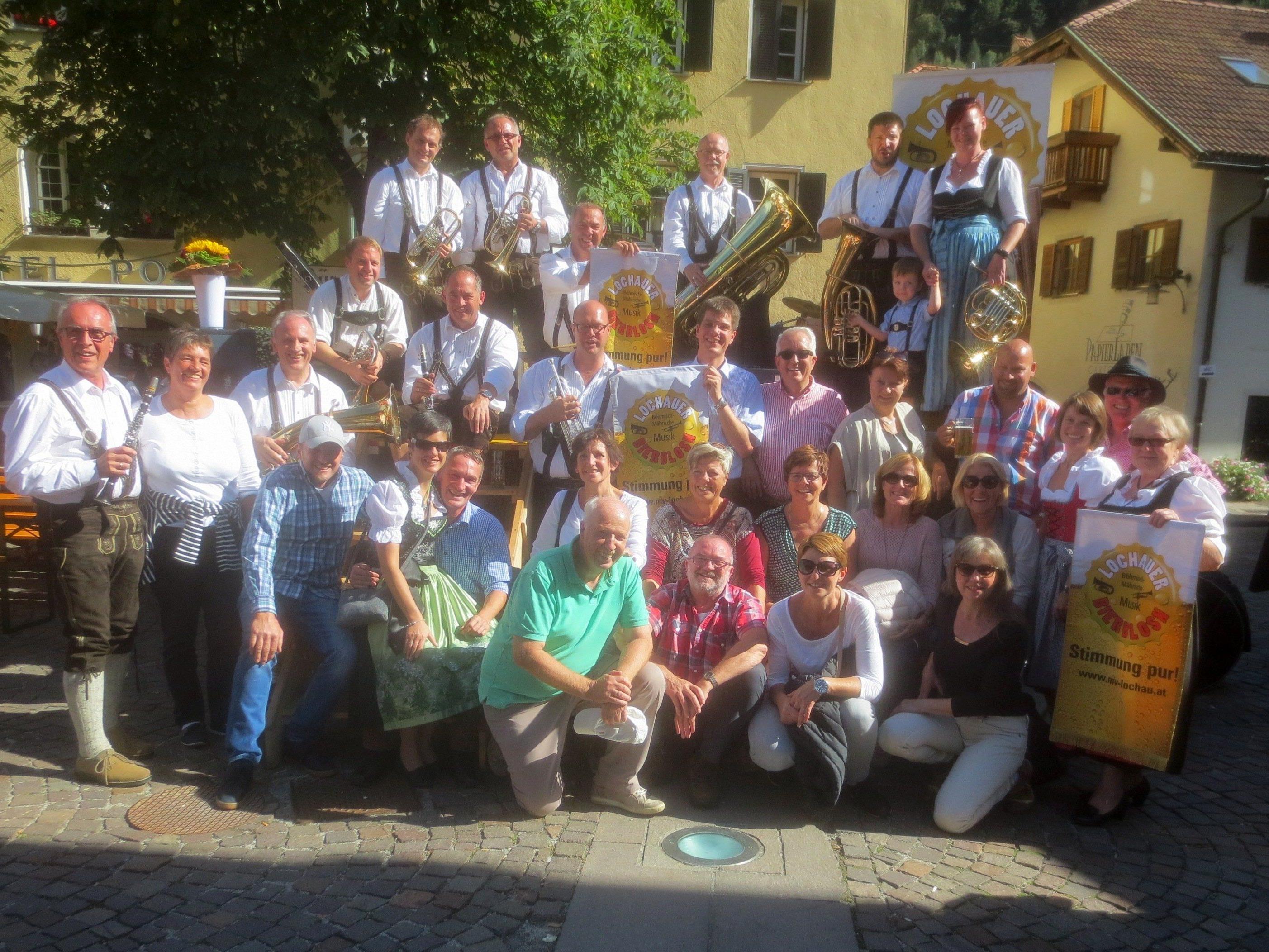 Die „Lochauer Bierblosn“ und ihre Fans sorgten beim „Gassltörggelefest“ in der Südtiroler Törggelehauptstadt Klausen für allerbeste Stimmung.
