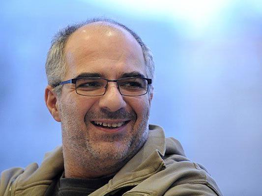 Ist höchst zufrieden mit dem Erfolg seiner Aktion für die Flüchtlinge: Michael Niavarani Ist höchst zufrieden mit dem Erfolg seiner Aktion für die Flüchtlinge: Michael Niavarani