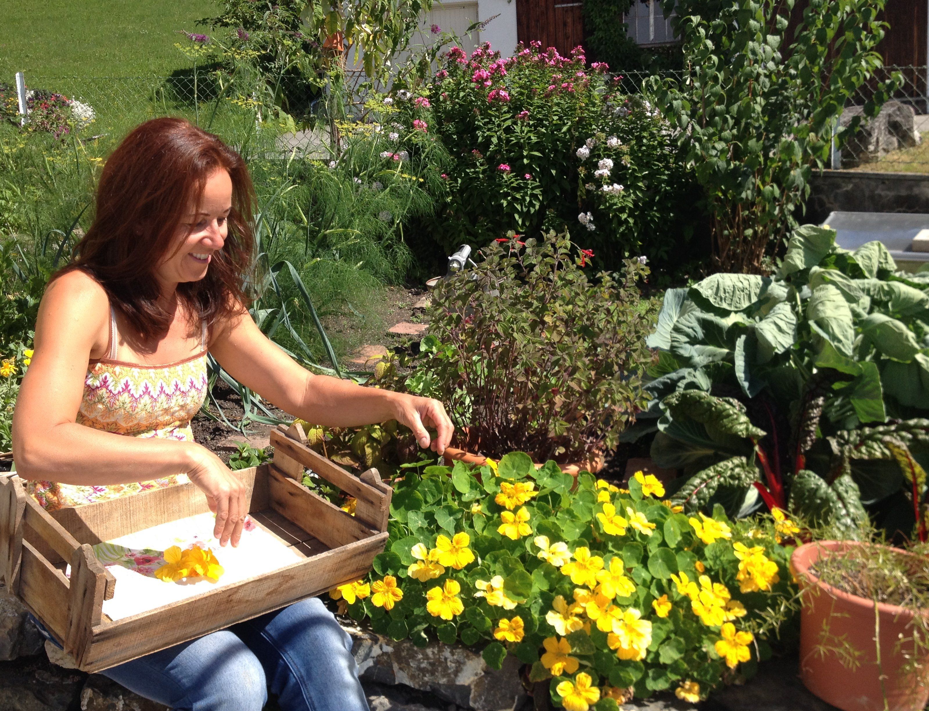 Nicole Welte ist mit Leidenschaft Kräuterpädagogin und möchte ihre Kenntnisse weiter vermitteln Nicole Welte ist mit Leidenschaft Kräuterpädagogin und möchte ihre Kenntnisse weiter vermitteln