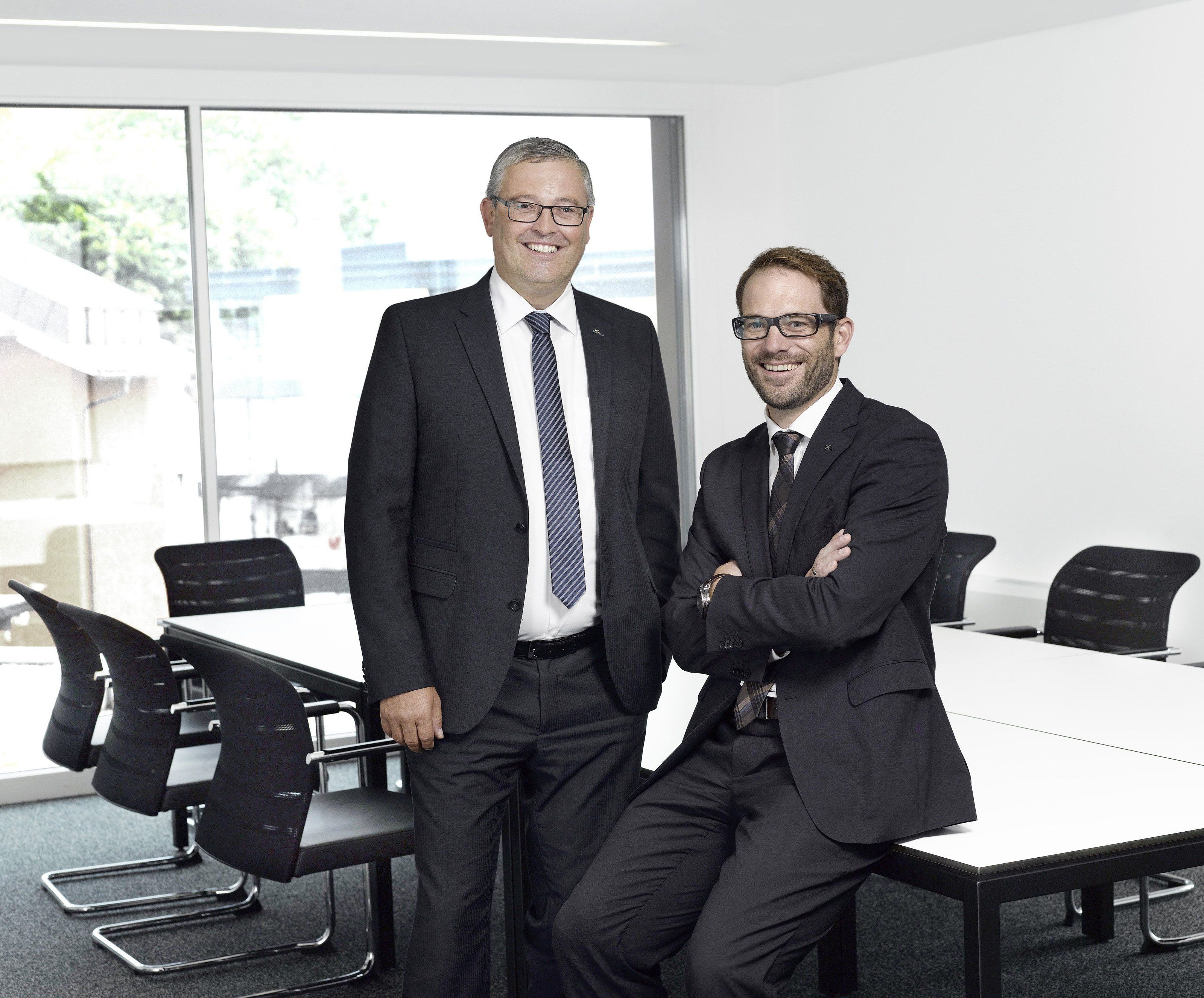 Die Raiffeisenbanken Altach und Götzis sind Geschichte – Andreas Spiegel und Klemens Heinzle sind die Vorstandsdirektoren der neuen Raiffeisenbank amKumma. Die Raiffeisenbanken Altach und Götzis sind Geschichte – Andreas Spiegel und Klemens Heinzle sind die Vorstandsdirektoren der neuen Raiffeisenbank amKumma.