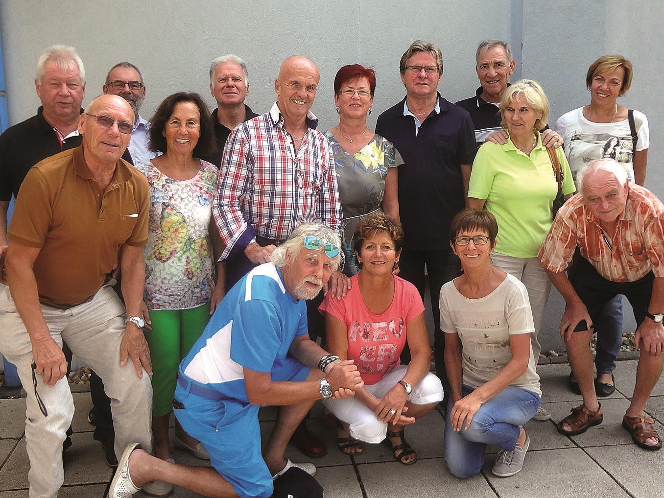 Unsere Seniroenbund-Tennisgruppe mit Sportreferent Rudi Wohlgenannt beim Gruppenfoto in Wien