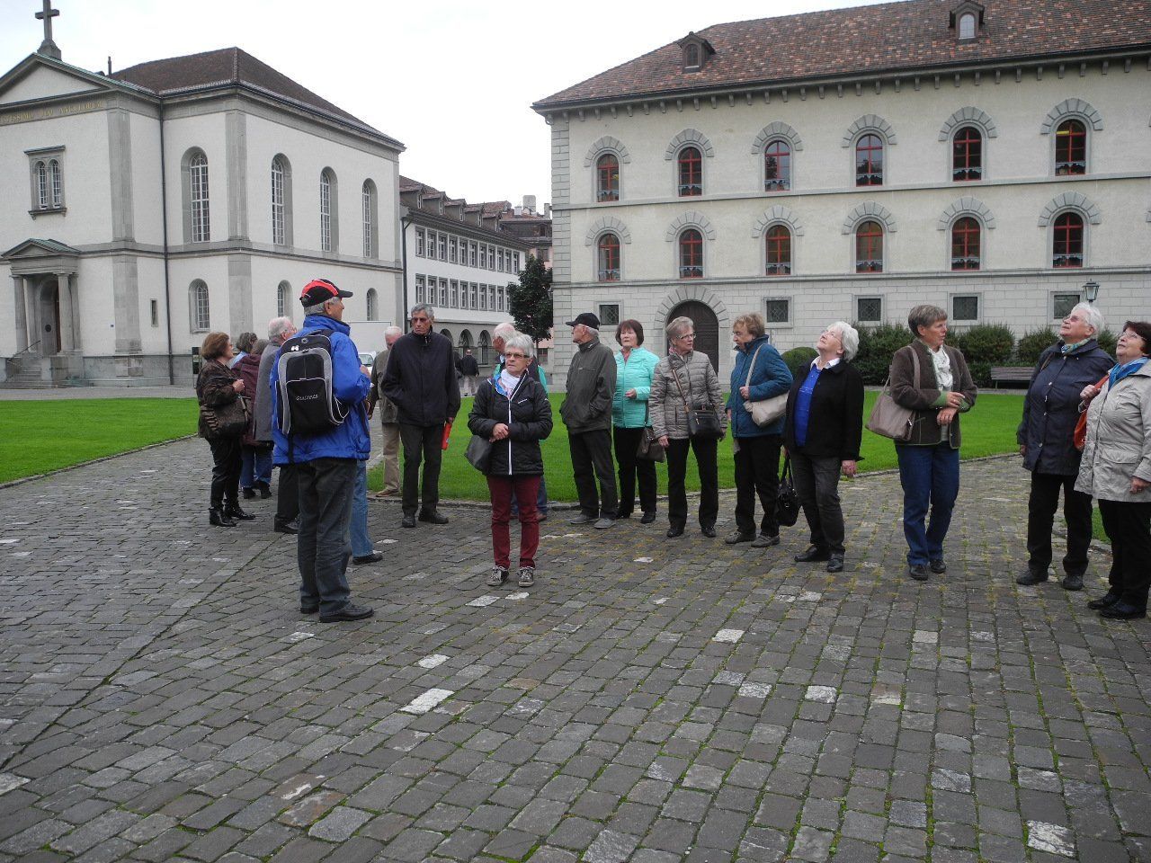 Senioirenring Club 50+ Lustenau besuchte die Stiftsbibliothek St.Gallen Senioirenring Club 50+ Lustenau besuchte die Stiftsbibliothek St.Gallen