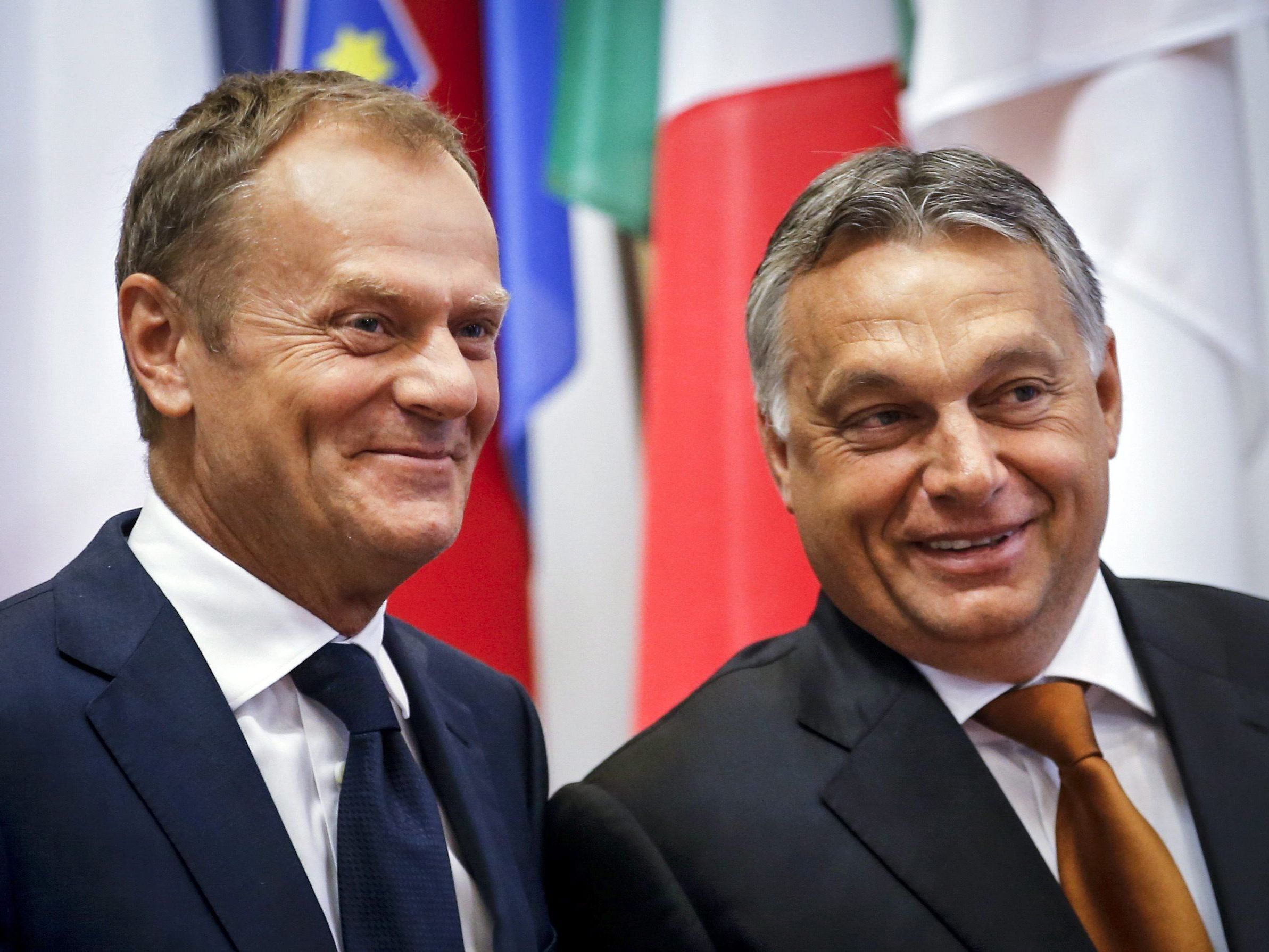 "Herangehensweisen von Solidarität und Eindämmung" schlössen einander nicht aus, meint Donald Tusk (l.) beim Treffen mit Viktor Orban. "Herangehensweisen von Solidarität und Eindämmung" schlössen einander nicht aus, meint Donald Tusk (l.) beim Treffen mit Viktor Orban.