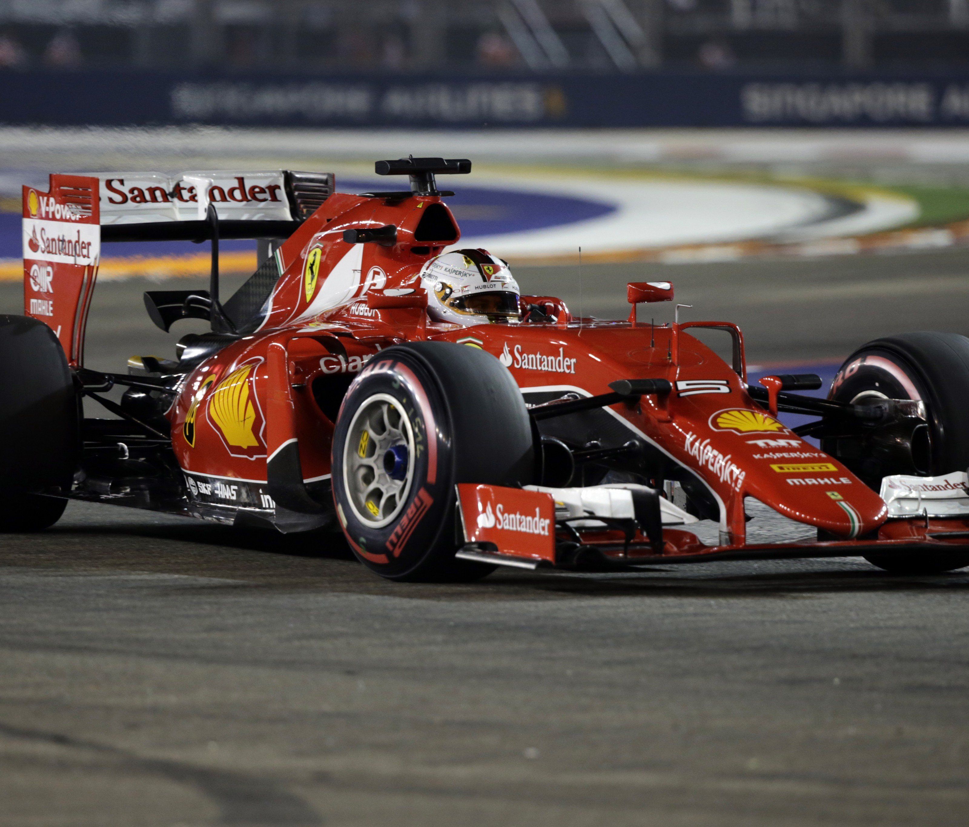 Ein rotes Auto auf der Pole - das ist schon ein Weilchen her... Ein rotes Auto auf der Pole - das ist schon ein Weilchen her...