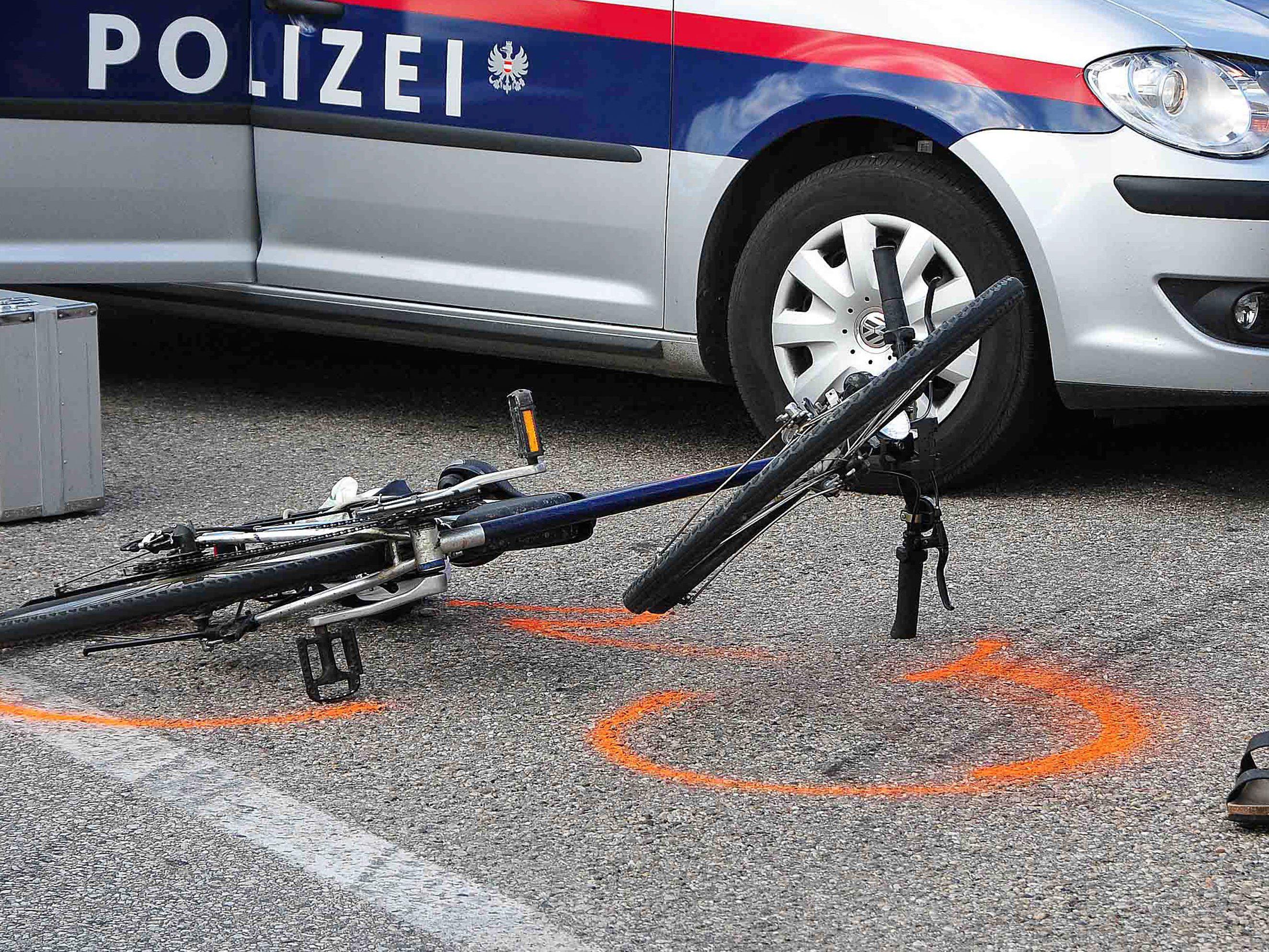 Fahrradfahrerin bei Kollision mit Lkw in Dornbirn leicht verletzt.
