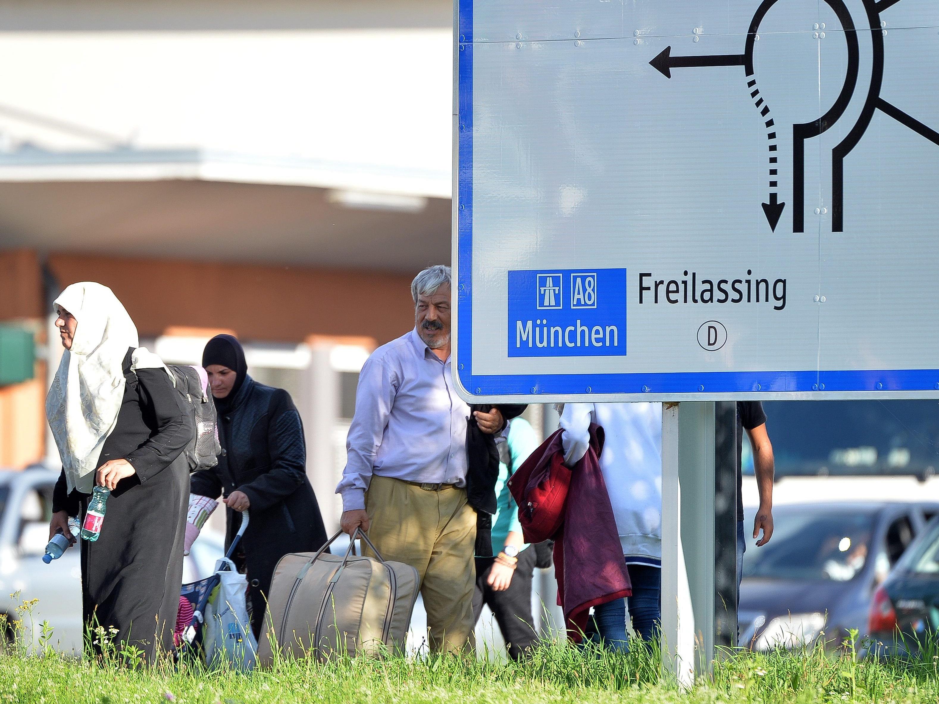 "Transitzonen" für Flüchtlinge: Deutscher Innenminister kündigt Grenz-Asylverfahren an