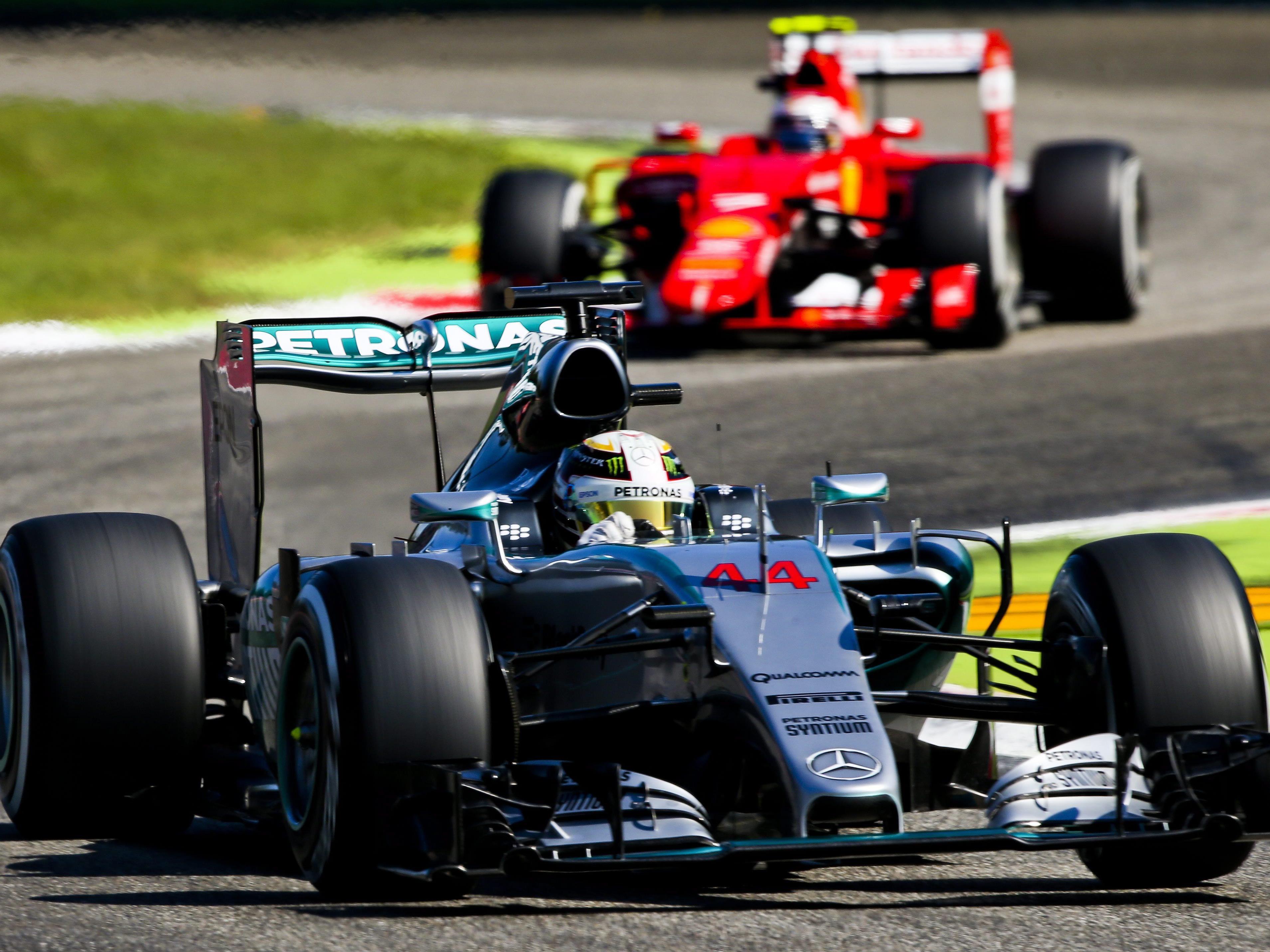Die Meute hetzt Lewis Hamilton in Monza.