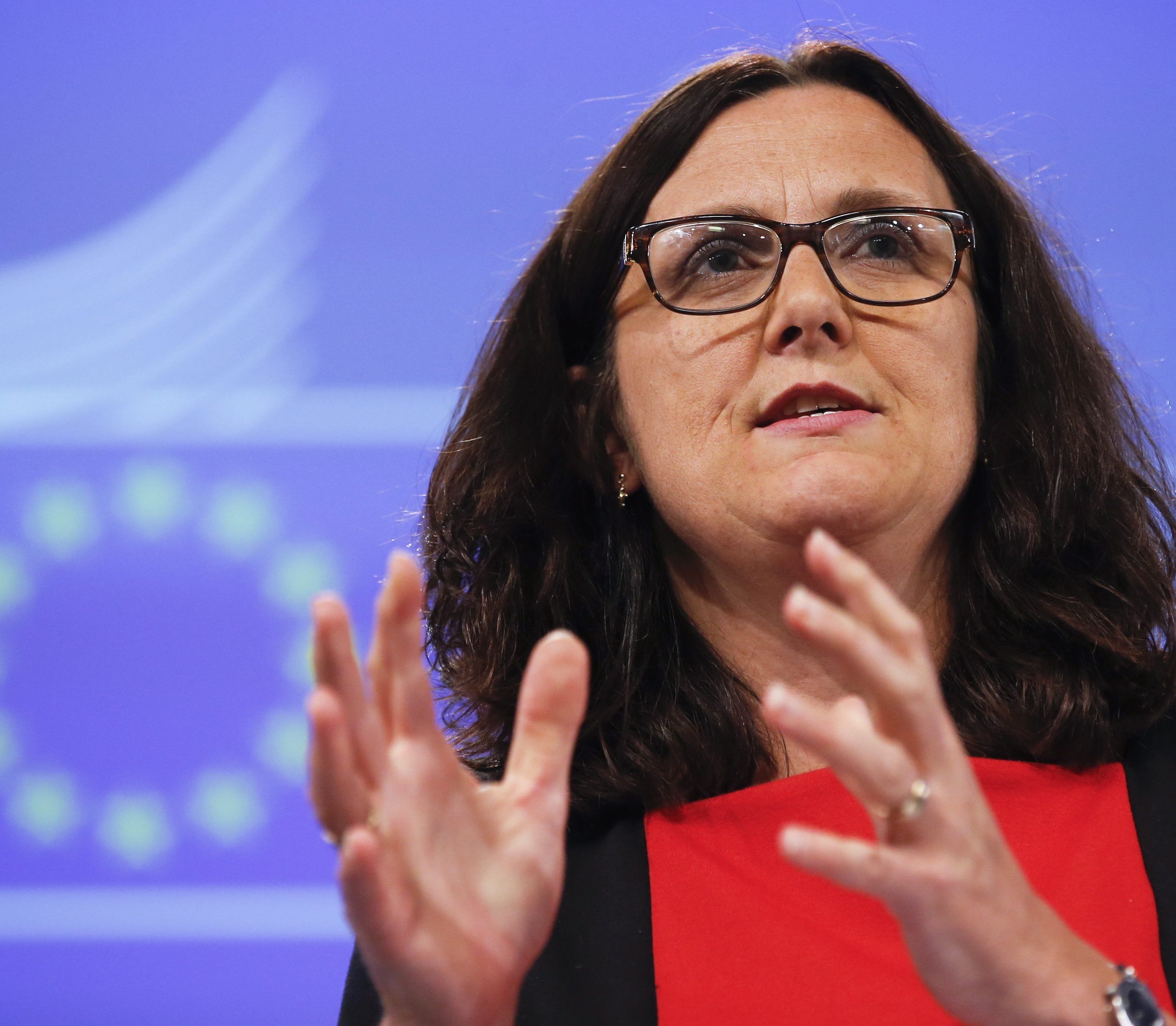 EU-Handelskommissarin Cecilia Malmstrom machte einen neuen Vorschlag in den TTIP-Verhandlungen mit den USA. EU-Handelskommissarin Cecilia Malmstrom machte einen neuen Vorschlag in den TTIP-Verhandlungen mit den USA.