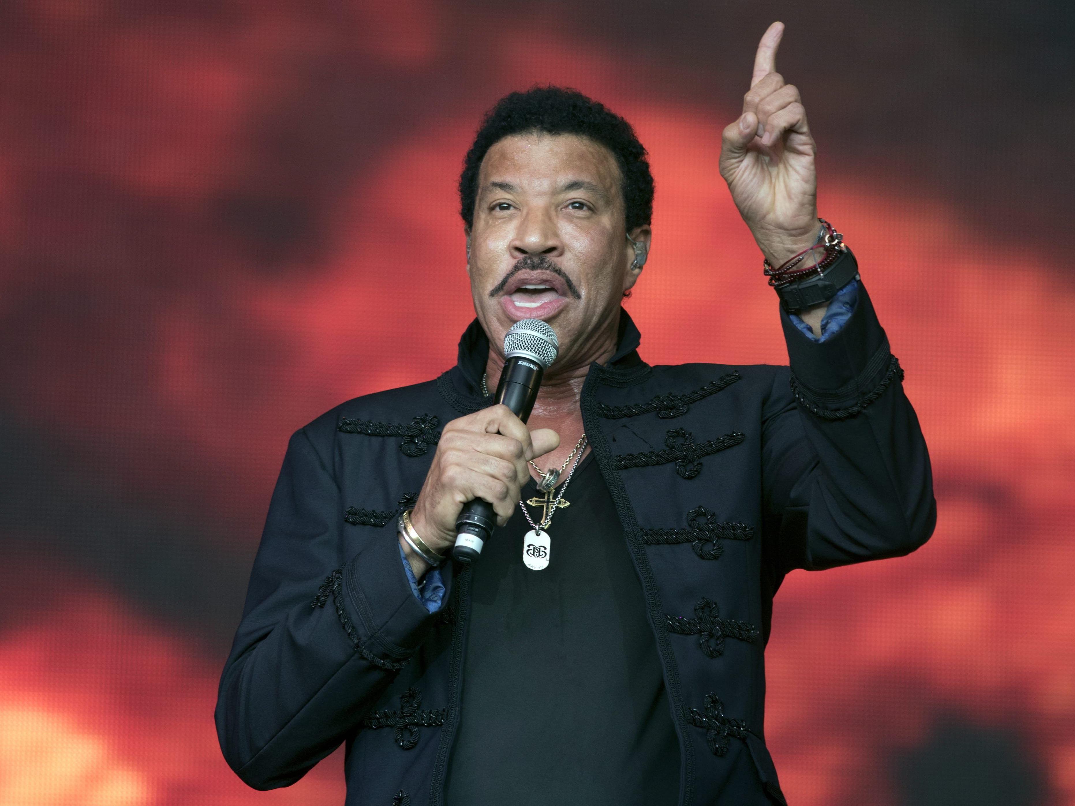Richie: "Auf einmal verschwindet das Wort "sexy" sehr schnell aus deinem Leben." Richie: "Auf einmal verschwindet das Wort "sexy" sehr schnell aus deinem Leben."