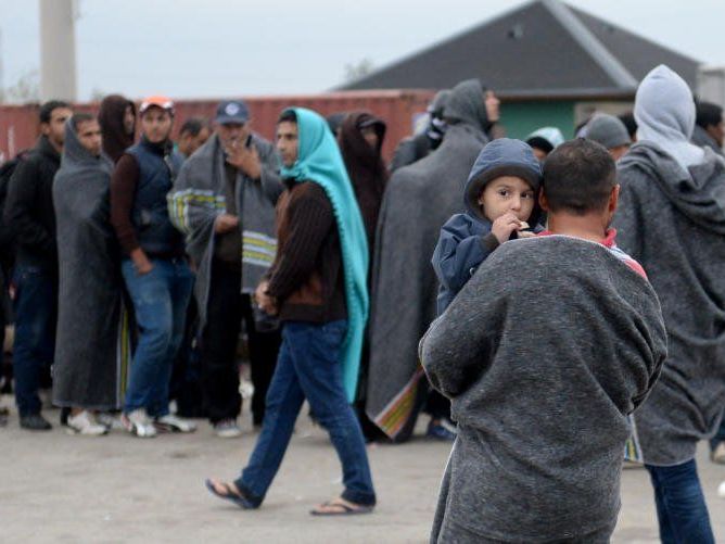 Auch am Freitag kamen wieder Tausende im Burgenland an. Auch am Freitag kamen wieder Tausende im Burgenland an.