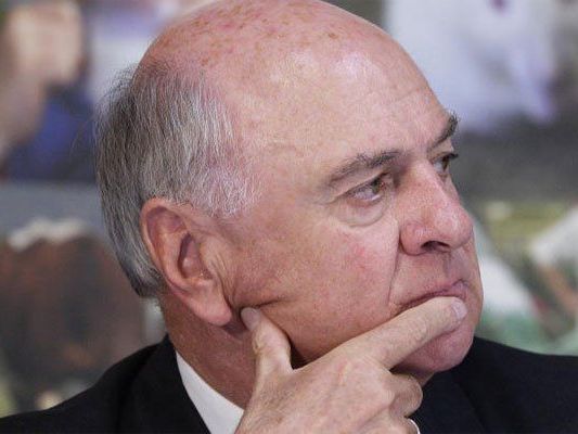 Nach Erwin Prölls Ankündigung der Bezirksauflösung suchen die Bürger nach Alternativen. Nach Erwin Prölls Ankündigung der Bezirksauflösung suchen die Bürger nach Alternativen.