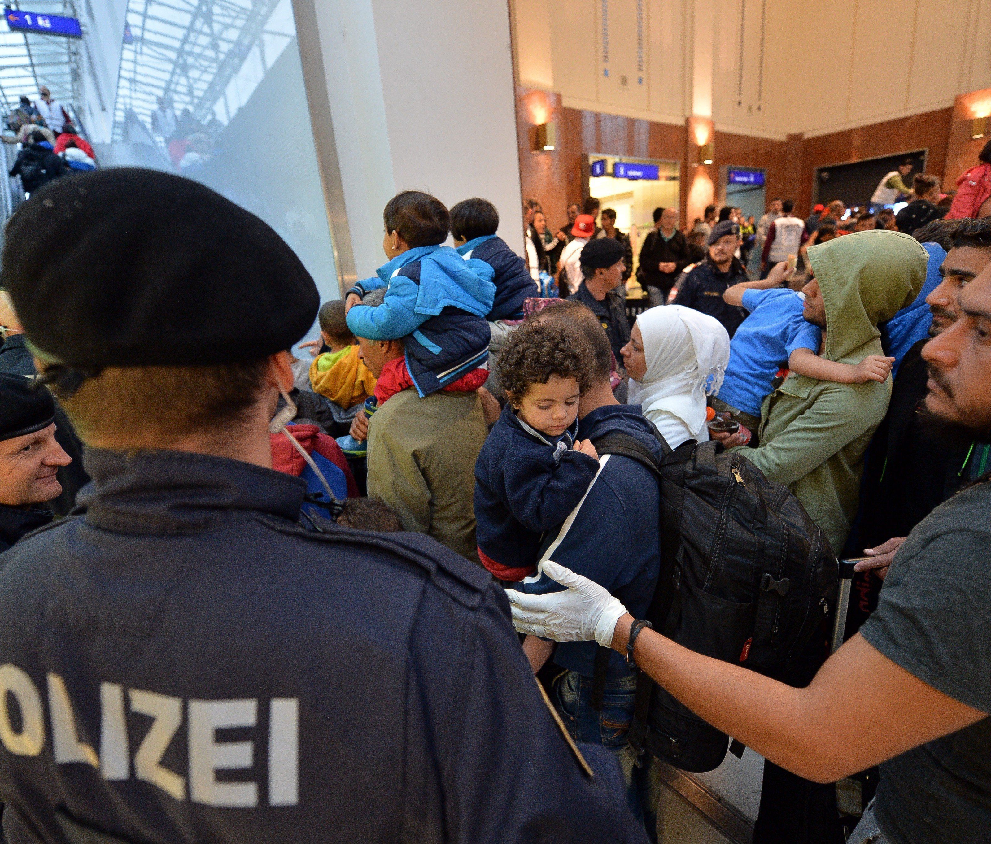 25 Polizisten aus Vorarlberg wurden zur Aushilfe nach Salzburg angefordert 25 Polizisten aus Vorarlberg wurden zur Aushilfe nach Salzburg angefordert