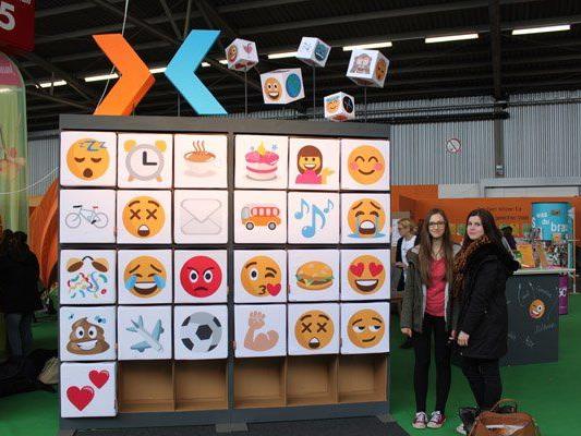 aha und 360 sind mit ihrem Emoji-Messestand in Halle 2-3 vertreten.