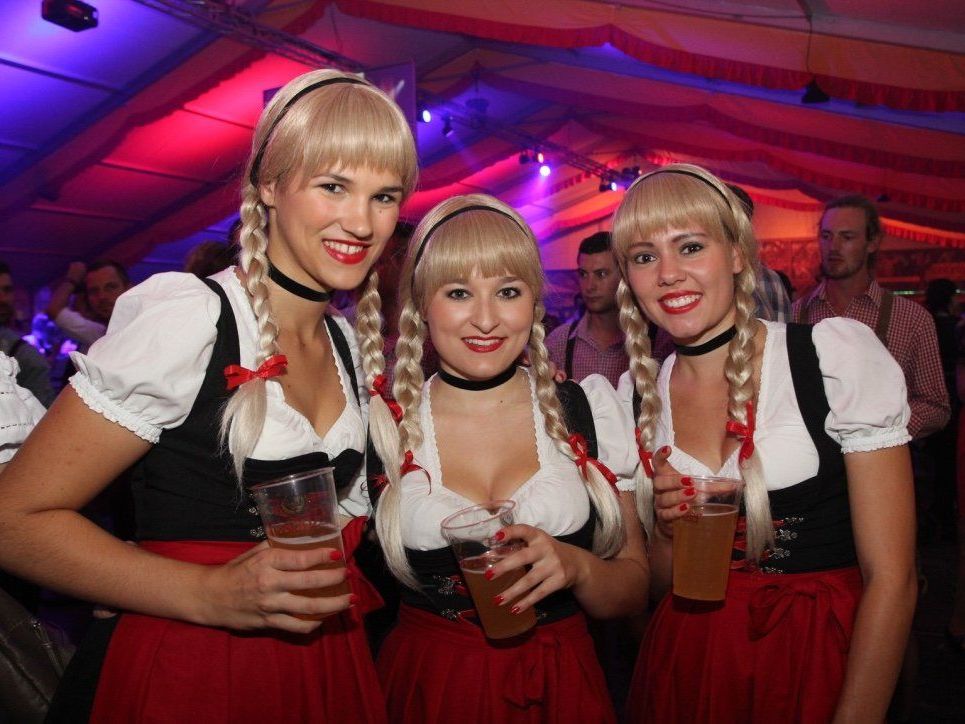 Unvorstellbar wäre ein sog. Drei-Schwestern-Clubbing ohne die drei Schwestern. Unvorstellbar wäre ein sog. Drei-Schwestern-Clubbing ohne die drei Schwestern.