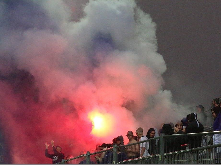 Dunkle Rauchwolke geisterte über dem Reichshofstadion