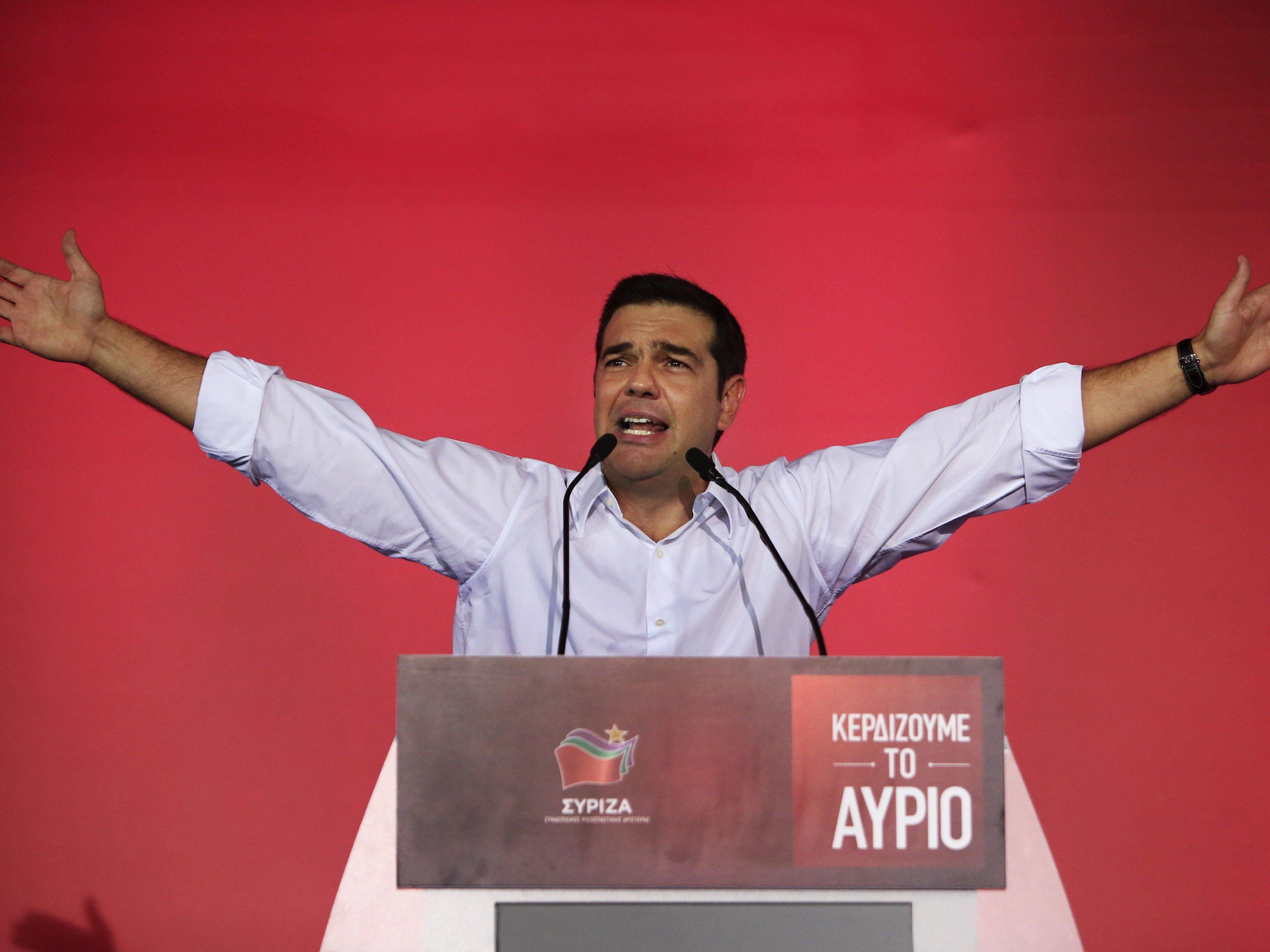 Die ersten Exit Polls sehen Alexis Tsipras knapp, aber doch vorne.
