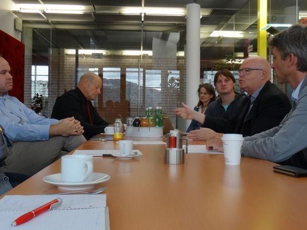 Das erste Treffen für „Vorarlberg hilft“ dauerte lange. Es gab zahlreiche Angebote zu besprechen. Das erste Treffen für „Vorarlberg hilft“ dauerte lange. Es gab zahlreiche Angebote zu besprechen.