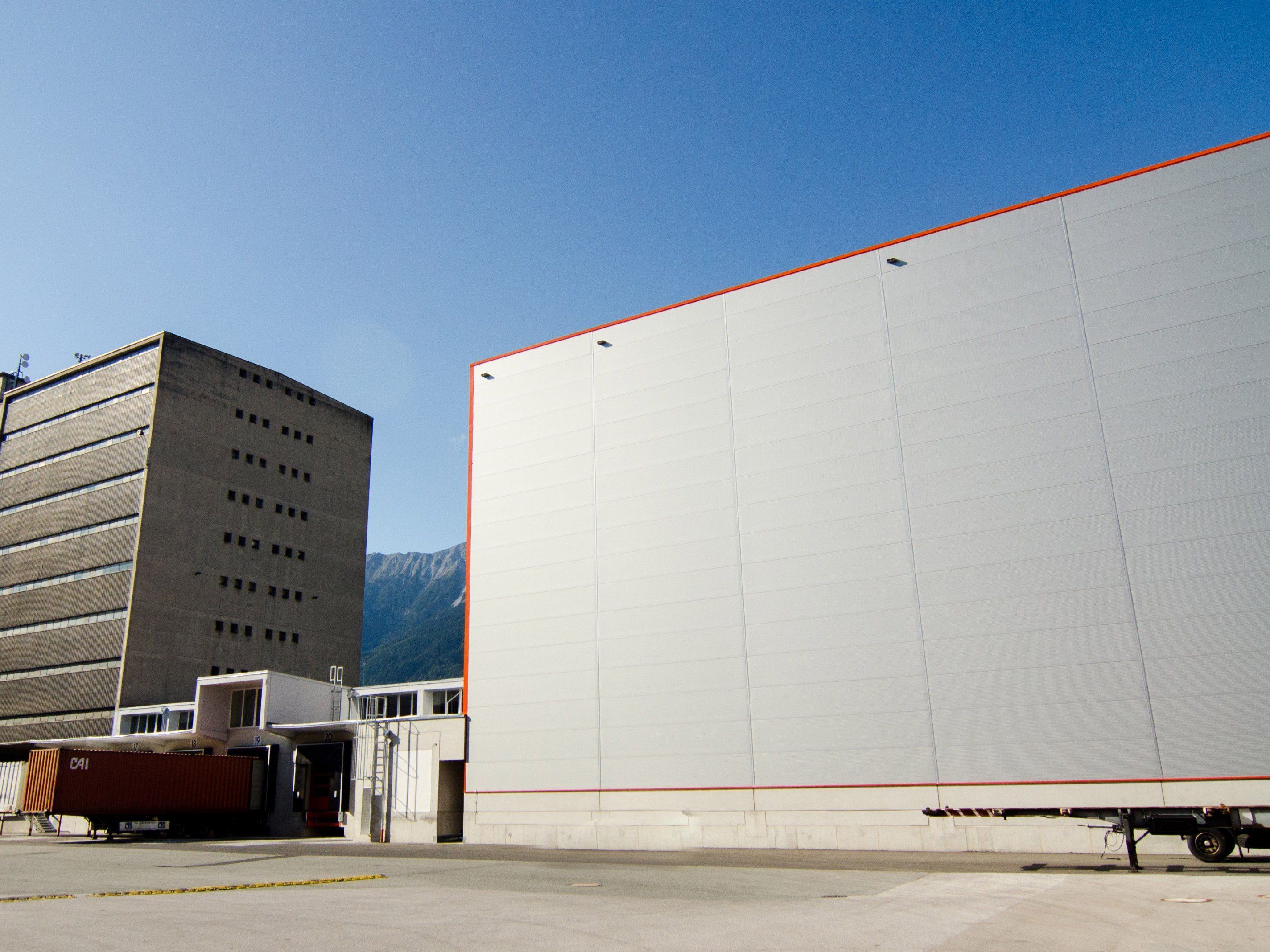 Logistischer Knotenpunkt zwischen Tirol, Deutschland und der Schweiz sowie zwischen Wien und Vorarlberg. Logistischer Knotenpunkt zwischen Tirol, Deutschland und der Schweiz sowie zwischen Wien und Vorarlberg.