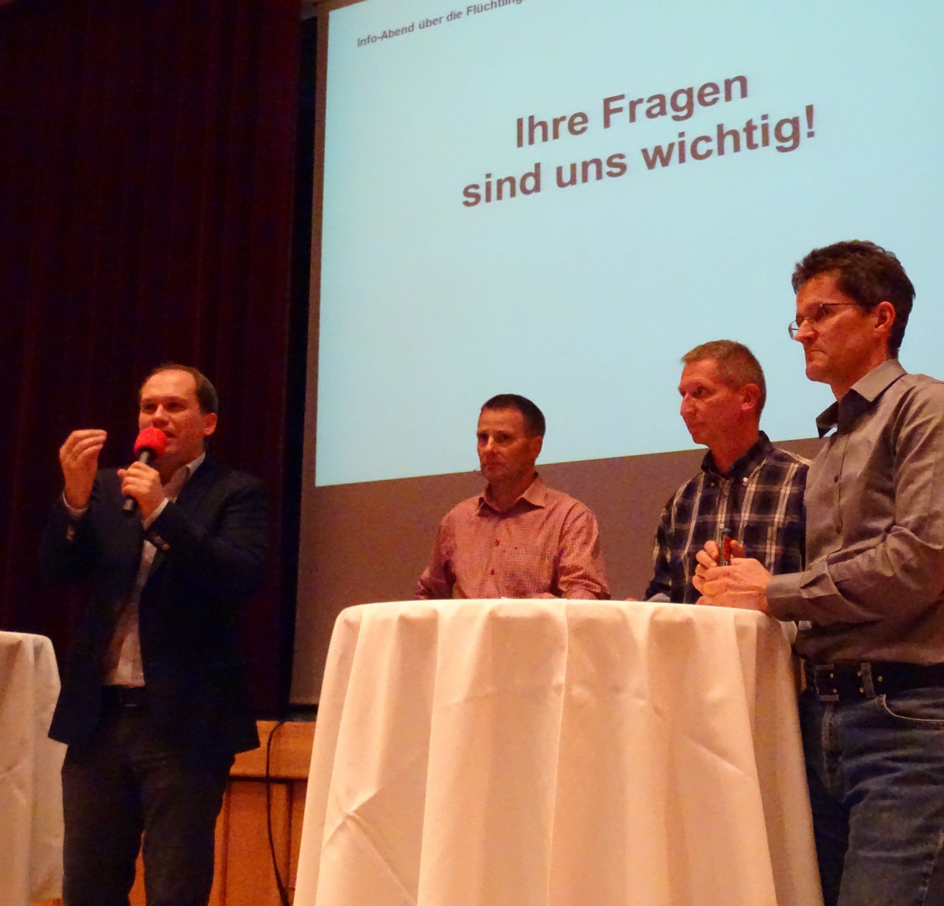 BM Peter Neyer rief die Bevölkerung zu aufgaben- und lösungsorientiertem Handeln in der Gemeinschaft auf. BM Peter Neyer rief die Bevölkerung zu aufgaben- und lösungsorientiertem Handeln in der Gemeinschaft auf.