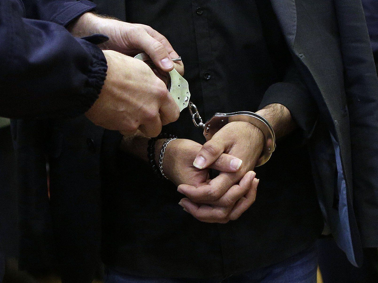 Für vier Drogendealer klicken am Donnerstag in Wien die Handschllen. Für vier Drogendealer klicken am Donnerstag in Wien die Handschllen.