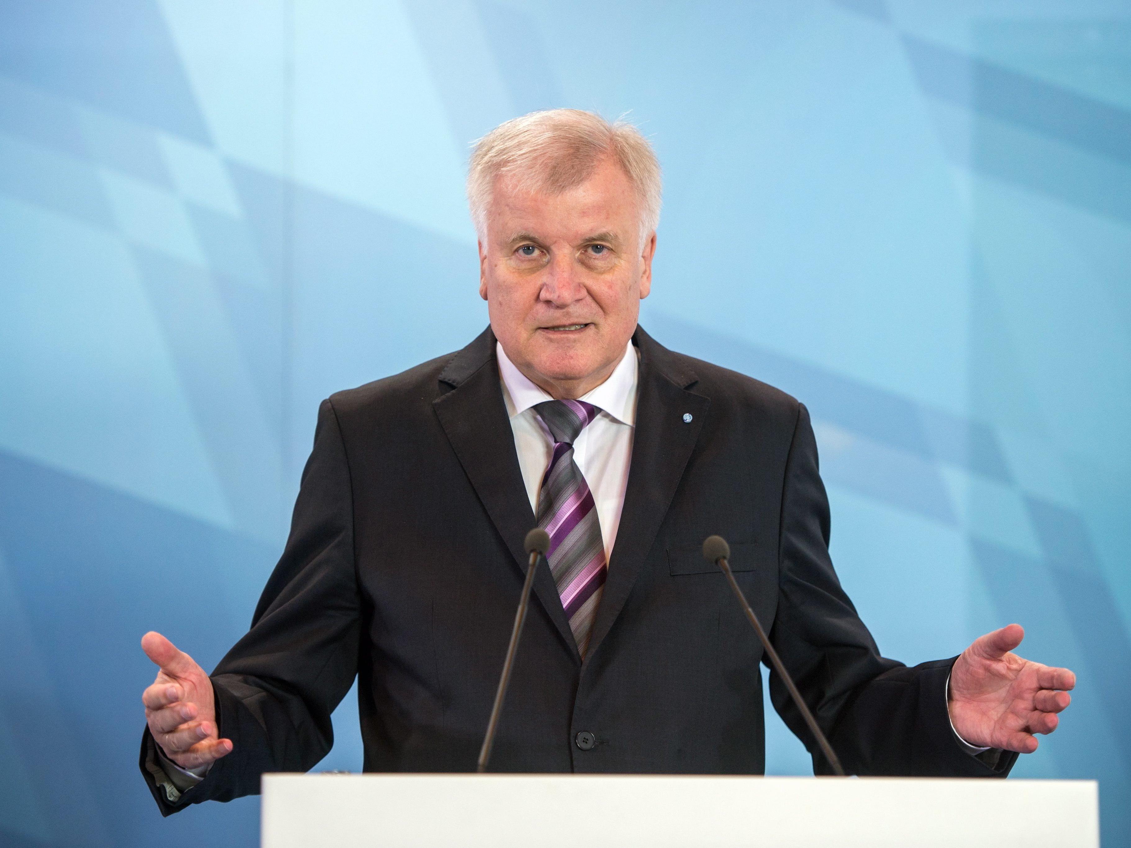 Bayern wird keine Flüchtlinge zurückschicken. Horst Seehofer muss zurückstecken.