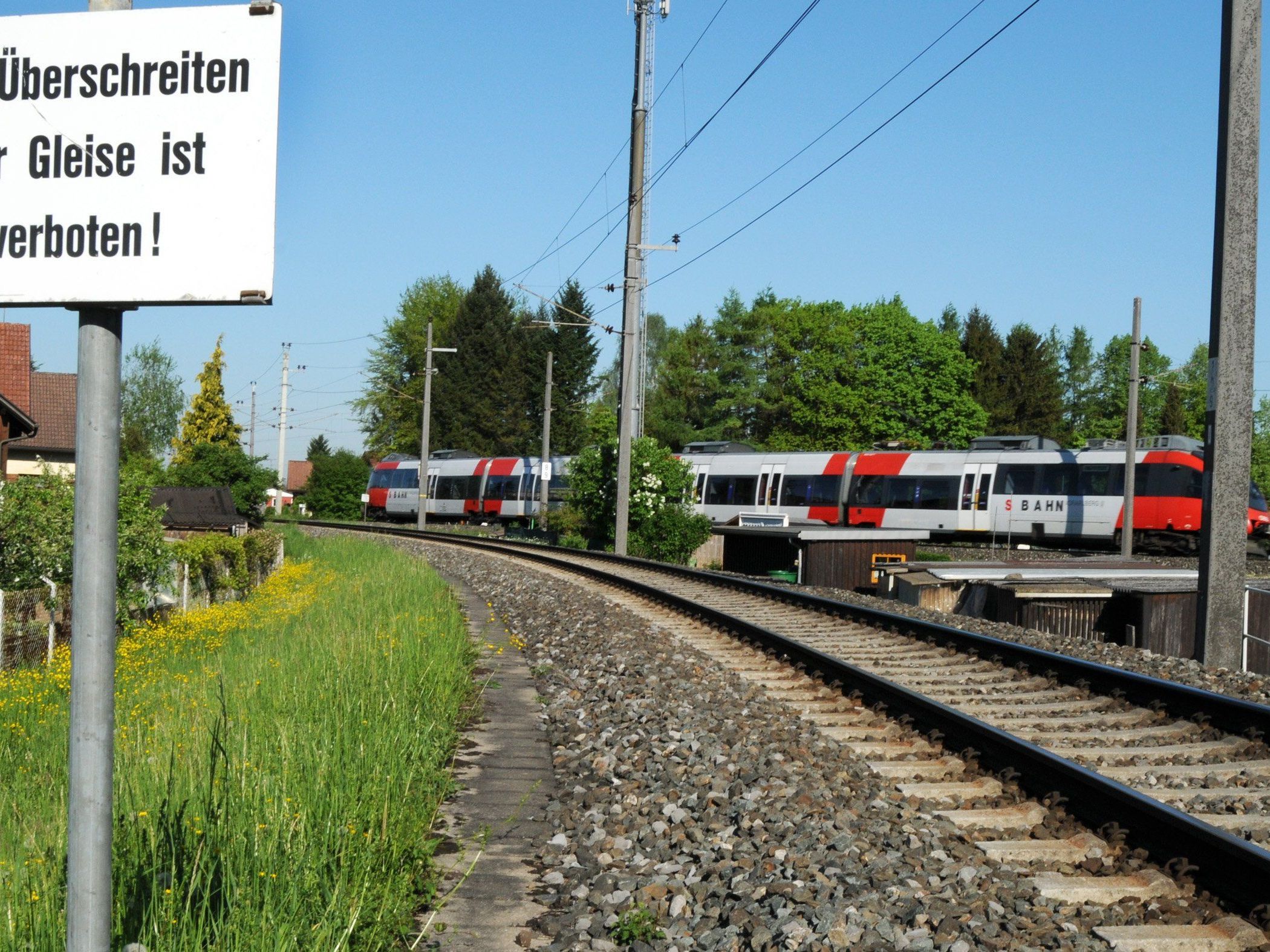 Die bestehende Gleisverbindung Hard-Lauterach soll endlich für Personenzüge geöffnet werden. Die bestehende Gleisverbindung Hard-Lauterach soll endlich für Personenzüge geöffnet werden.