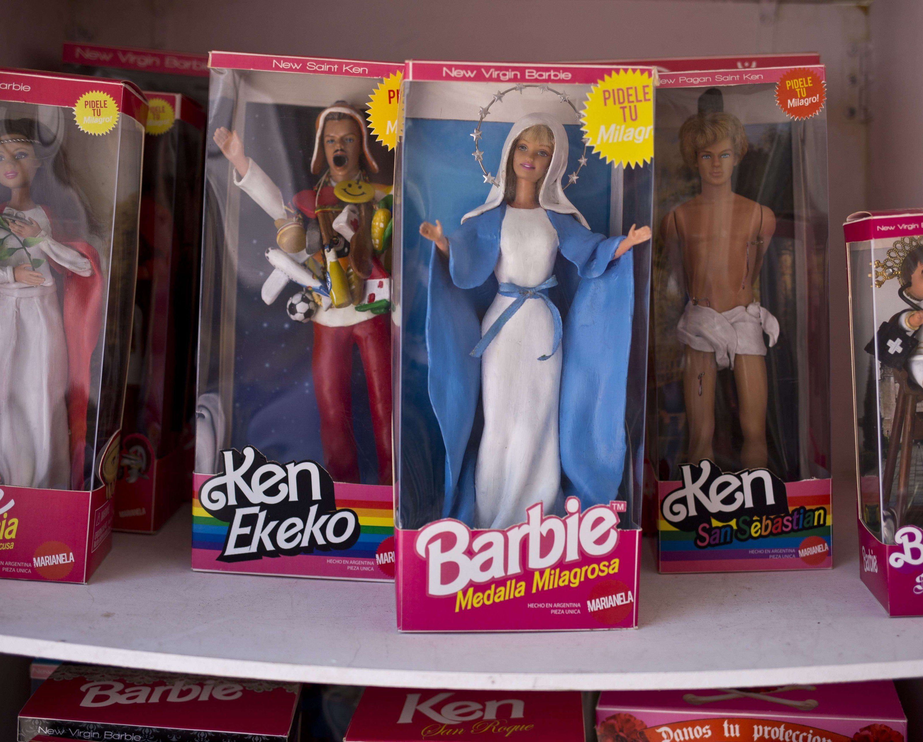 Ausstellung in Argentinien: Barbie und Ken als Heilige. Ausstellung in Argentinien: Barbie und Ken als Heilige.