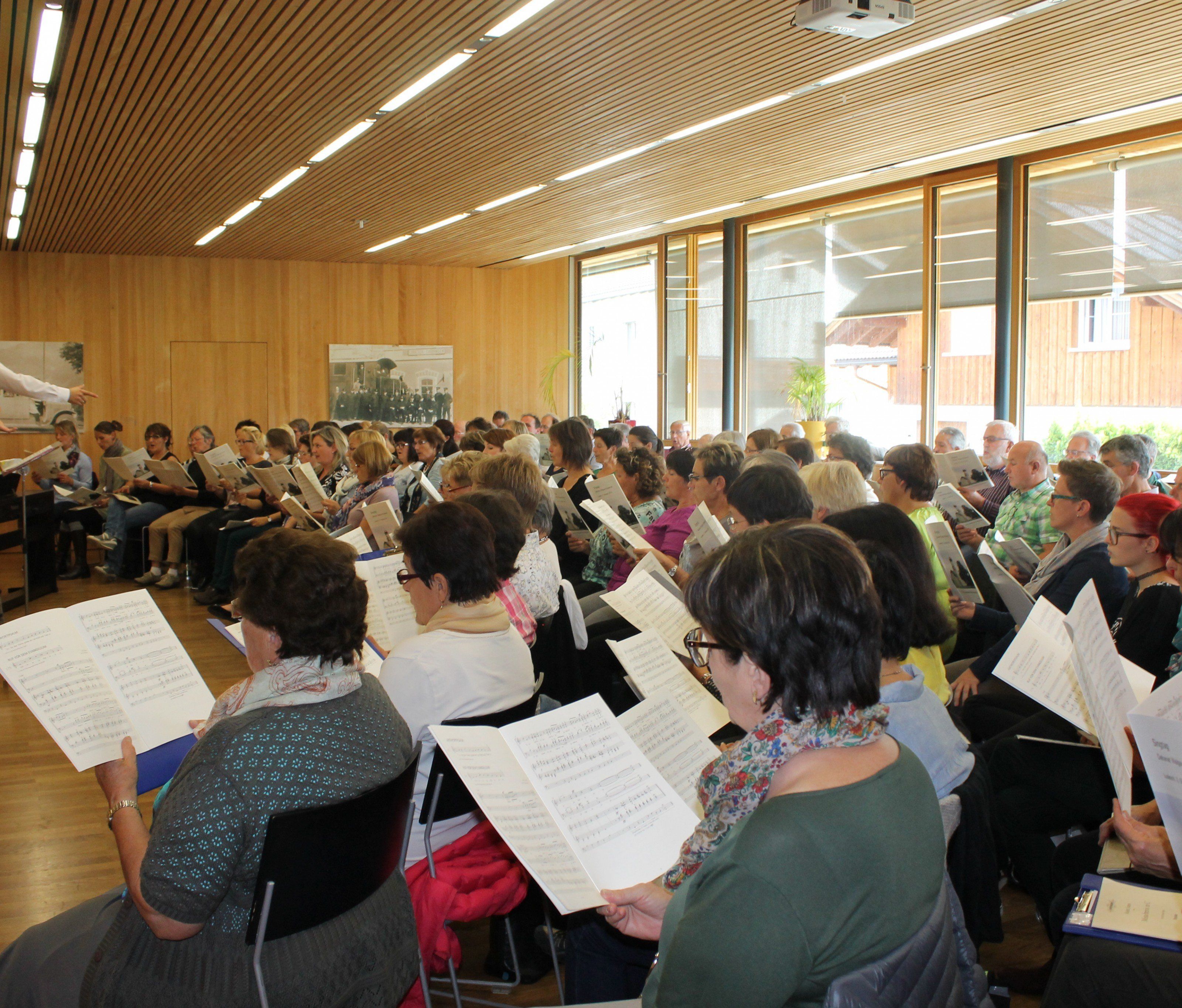 Geprobt wurde im Valünasaal im Gemeindezetrum Geprobt wurde im Valünasaal im Gemeindezetrum