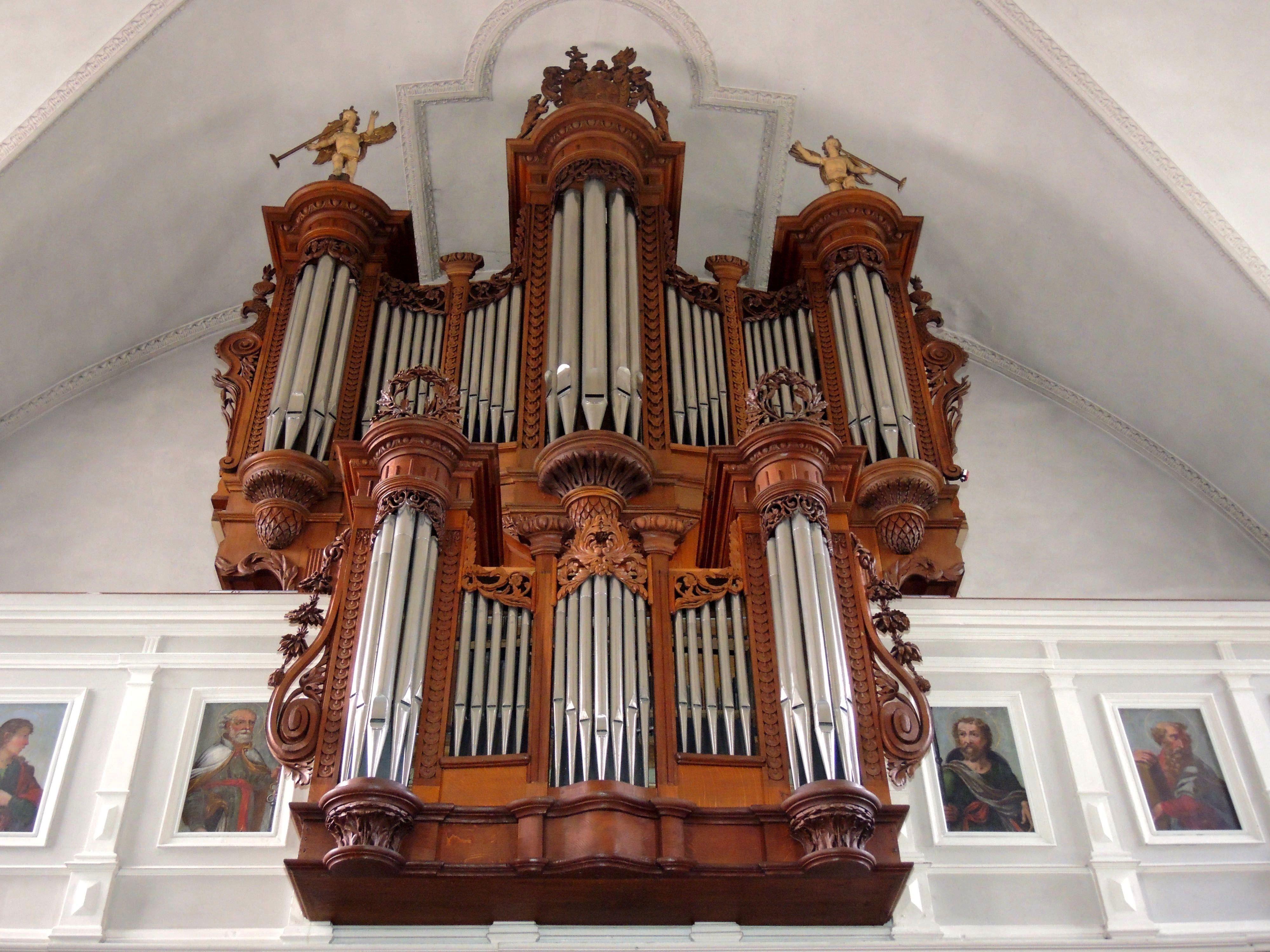 Die historische Begrenzte-Orgel in Bludesch